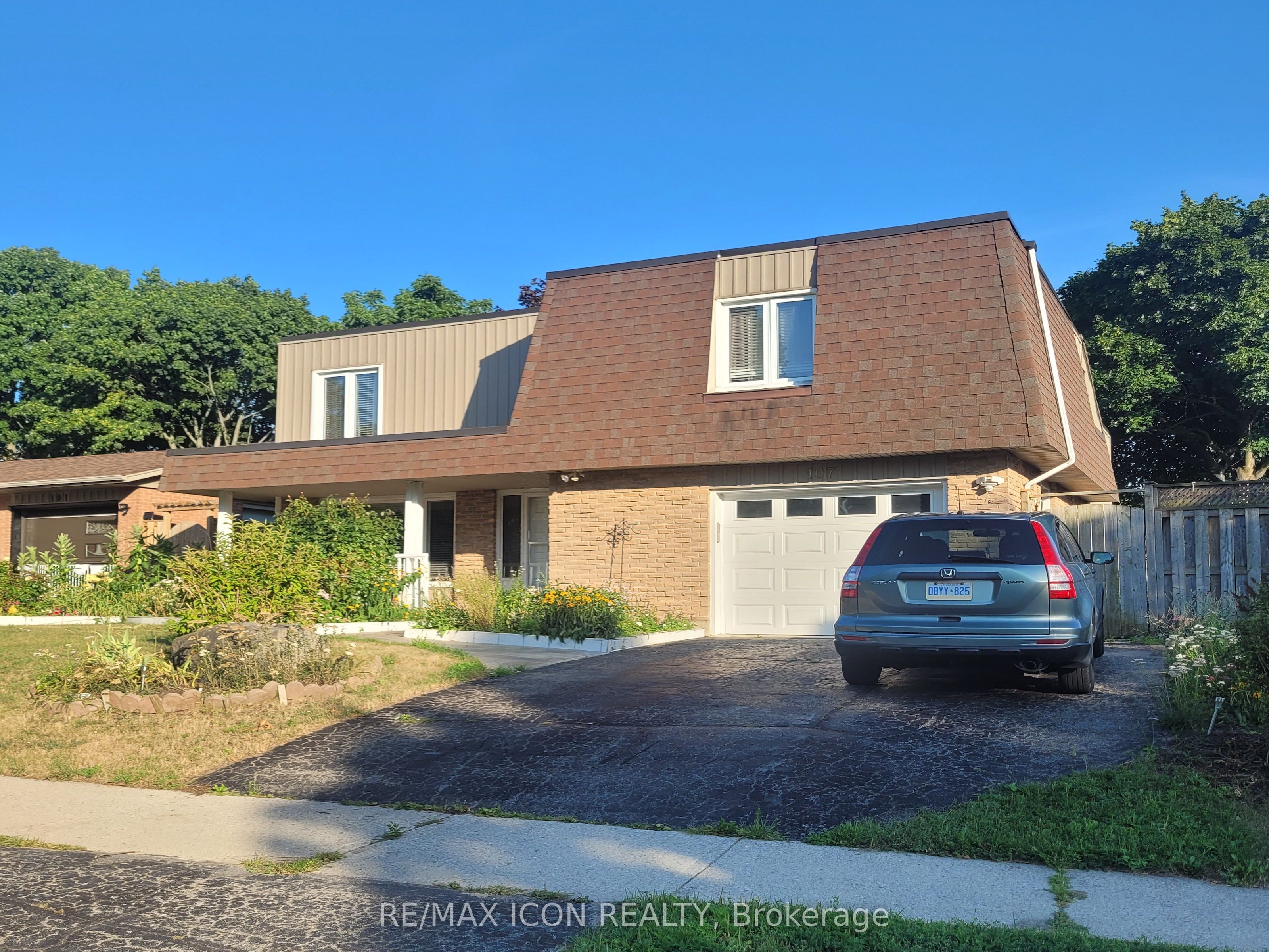 107 Roseneath Crescent Property Photo 1