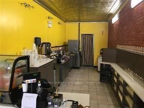 5024 Centre St Property Photo 4