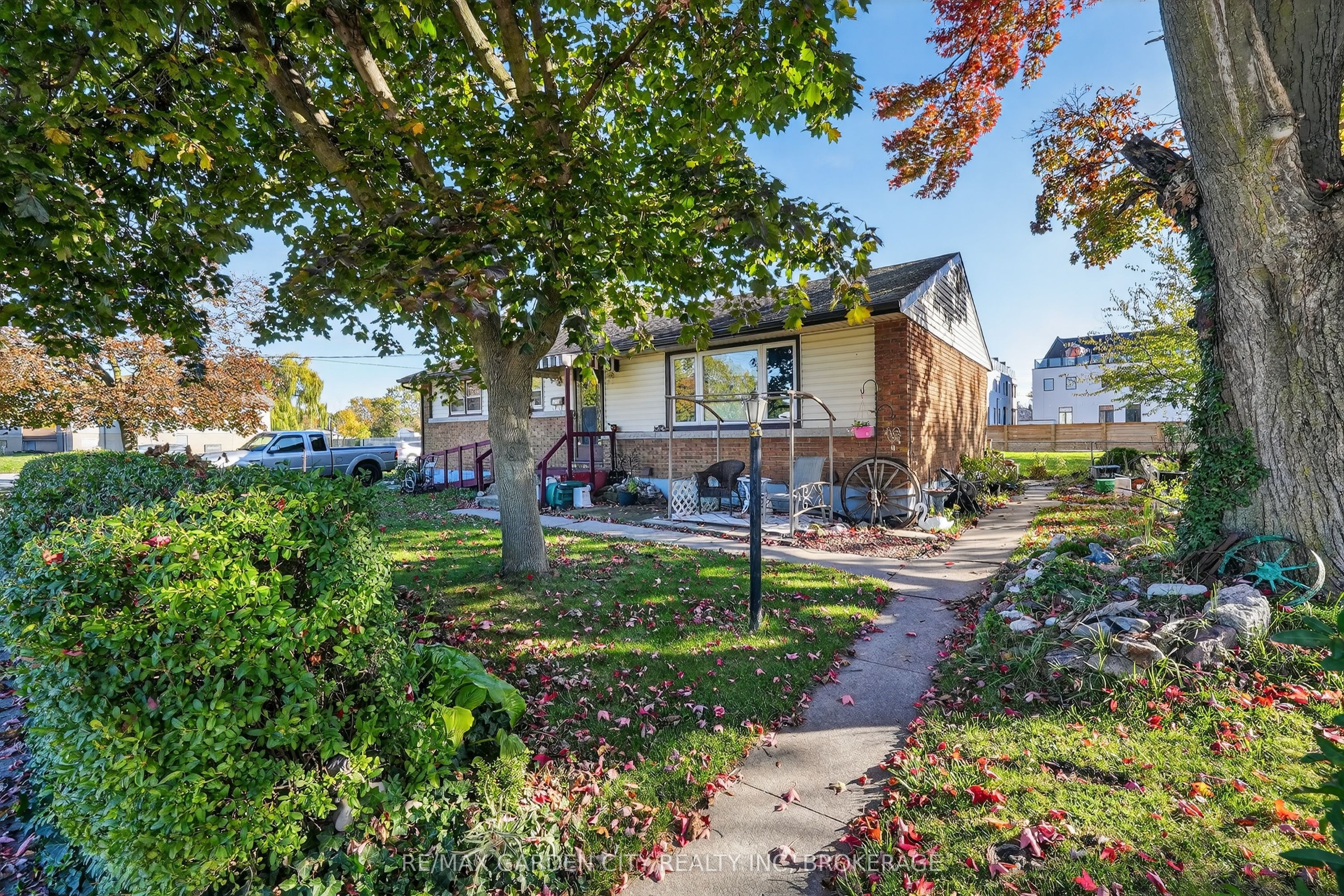 6560 Mcleod Road Property Photo 11