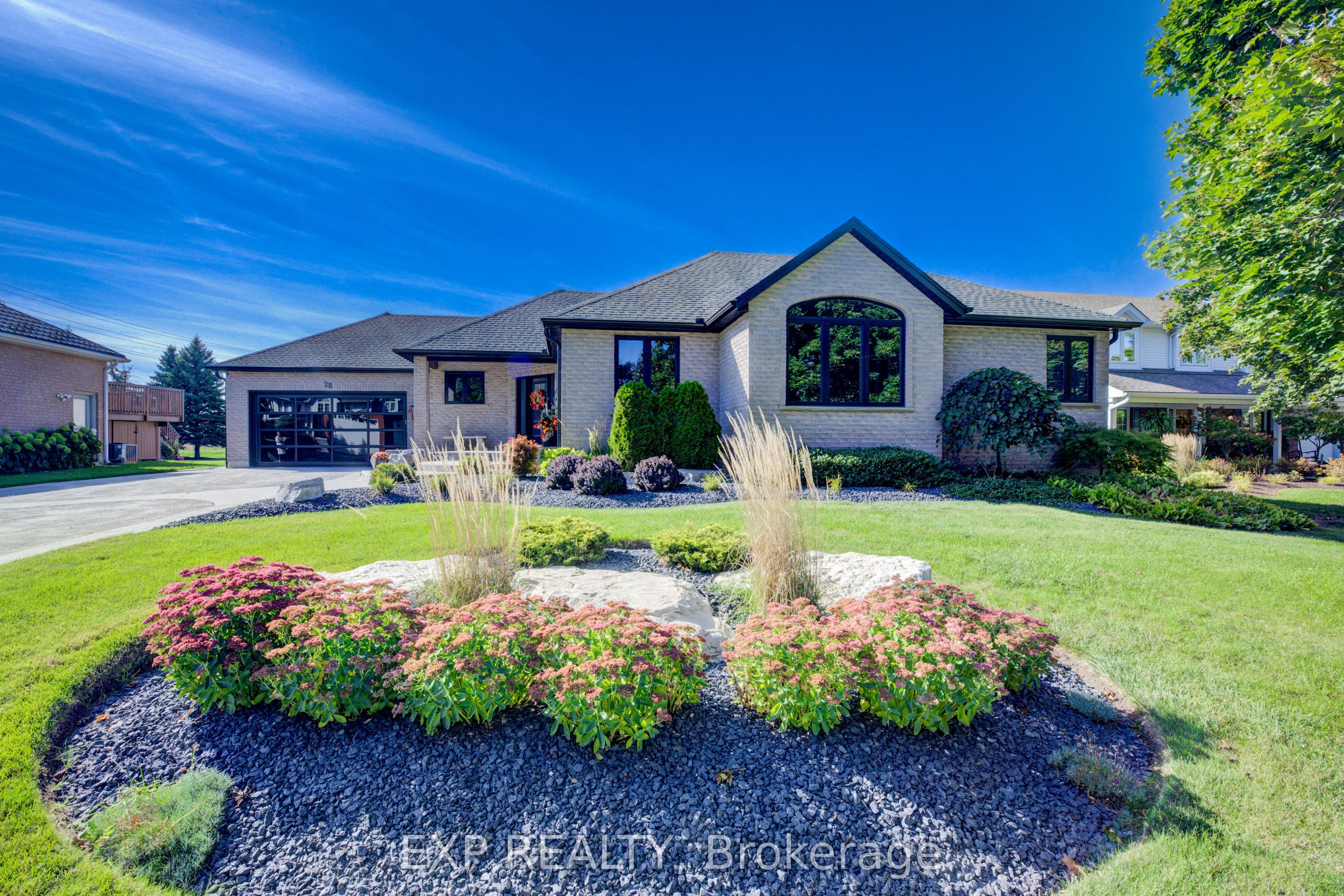 28 Musselman Crescent Property Photo 1