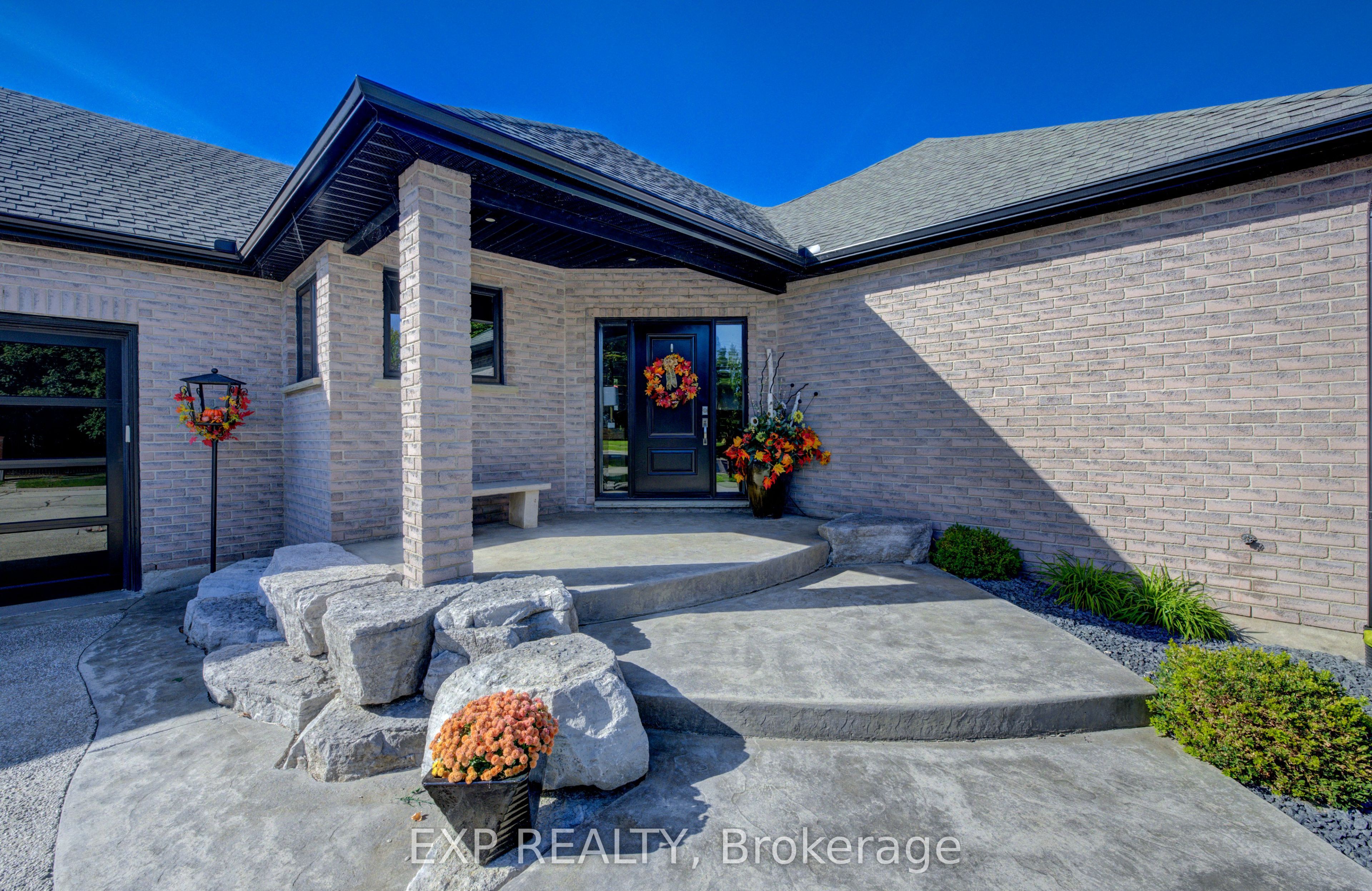 28 Musselman Crescent Property Photo 3