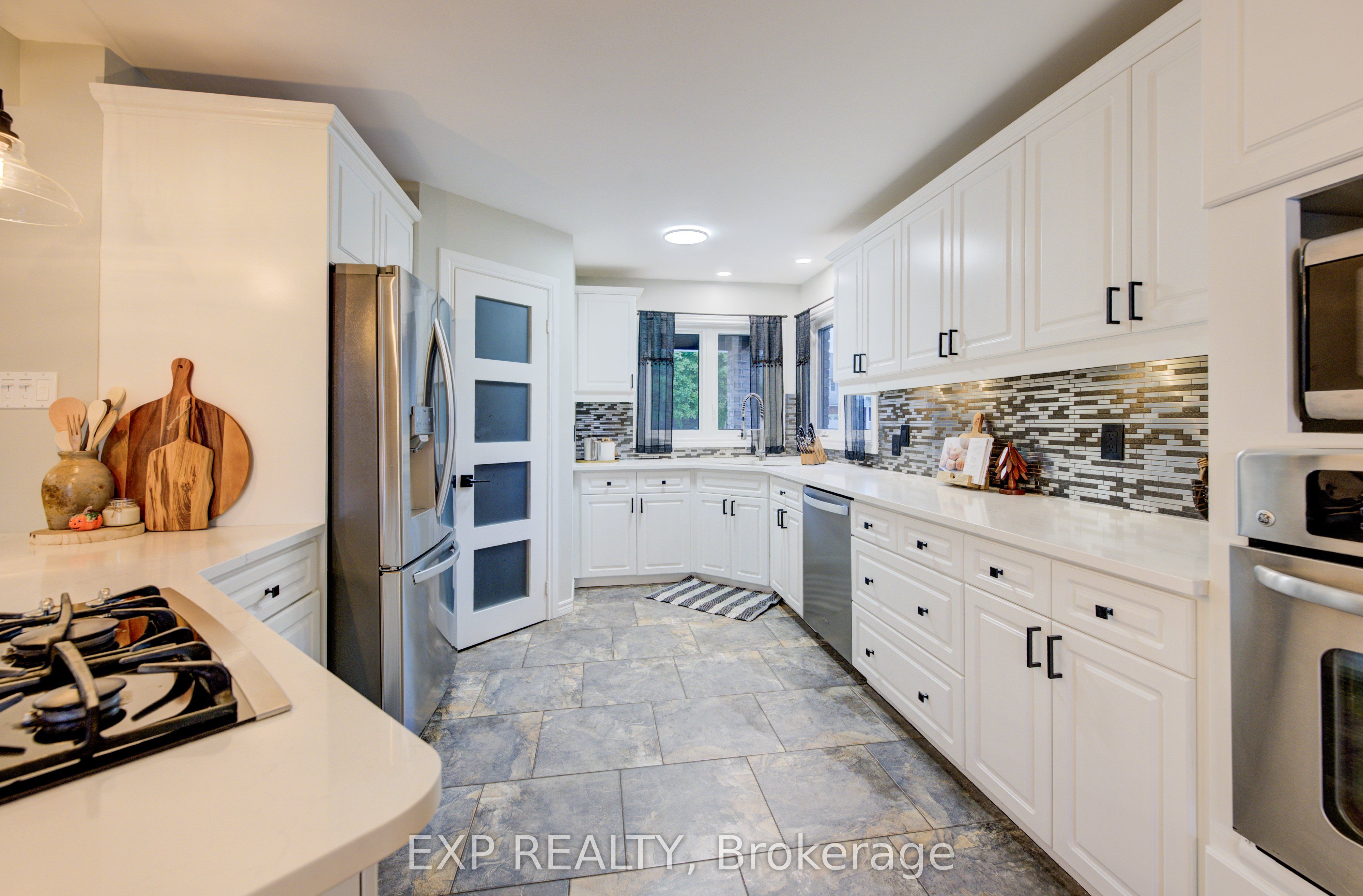 28 Musselman Crescent Property Photo 8