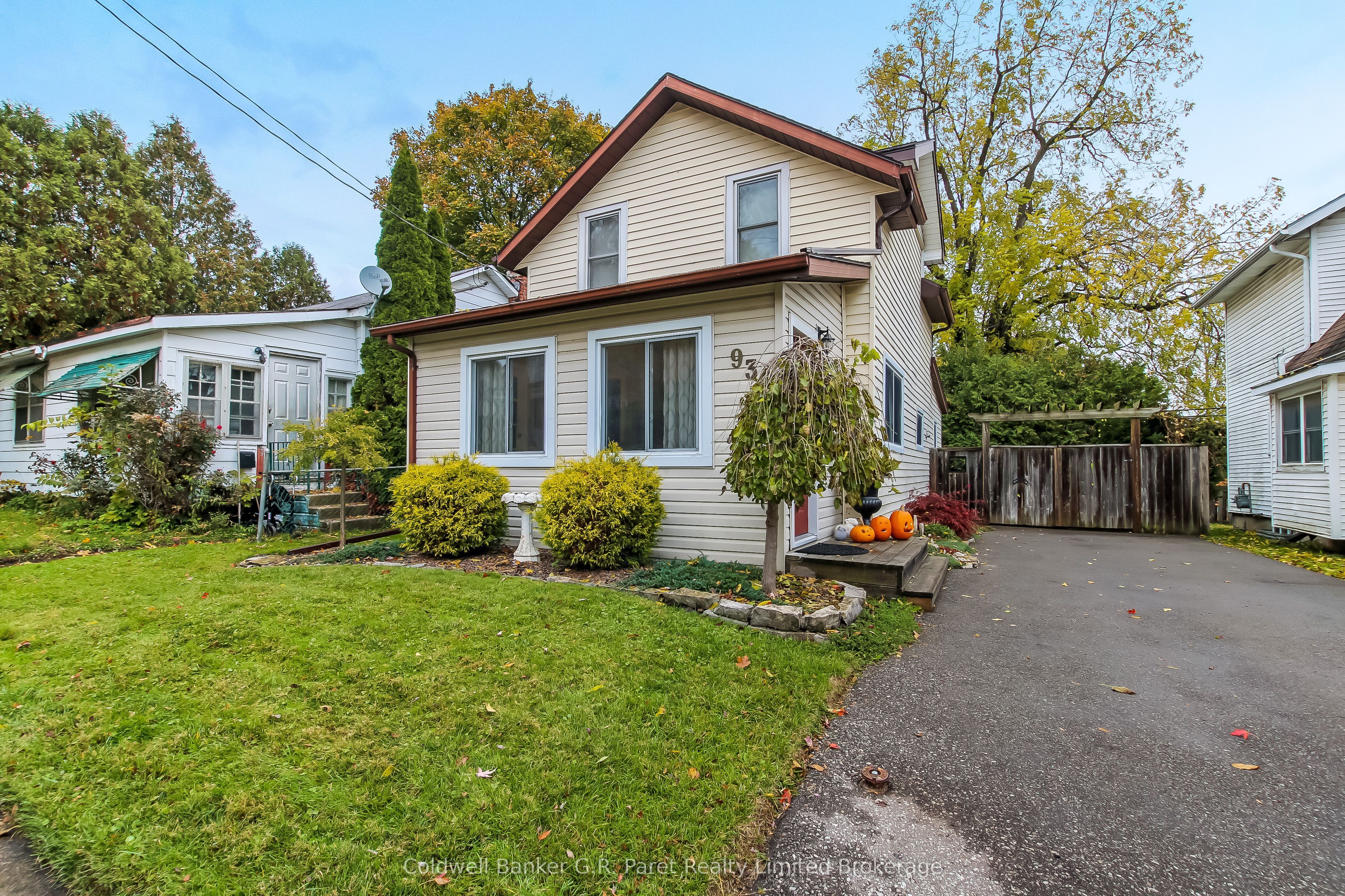 93 King Ln Property Photo 1