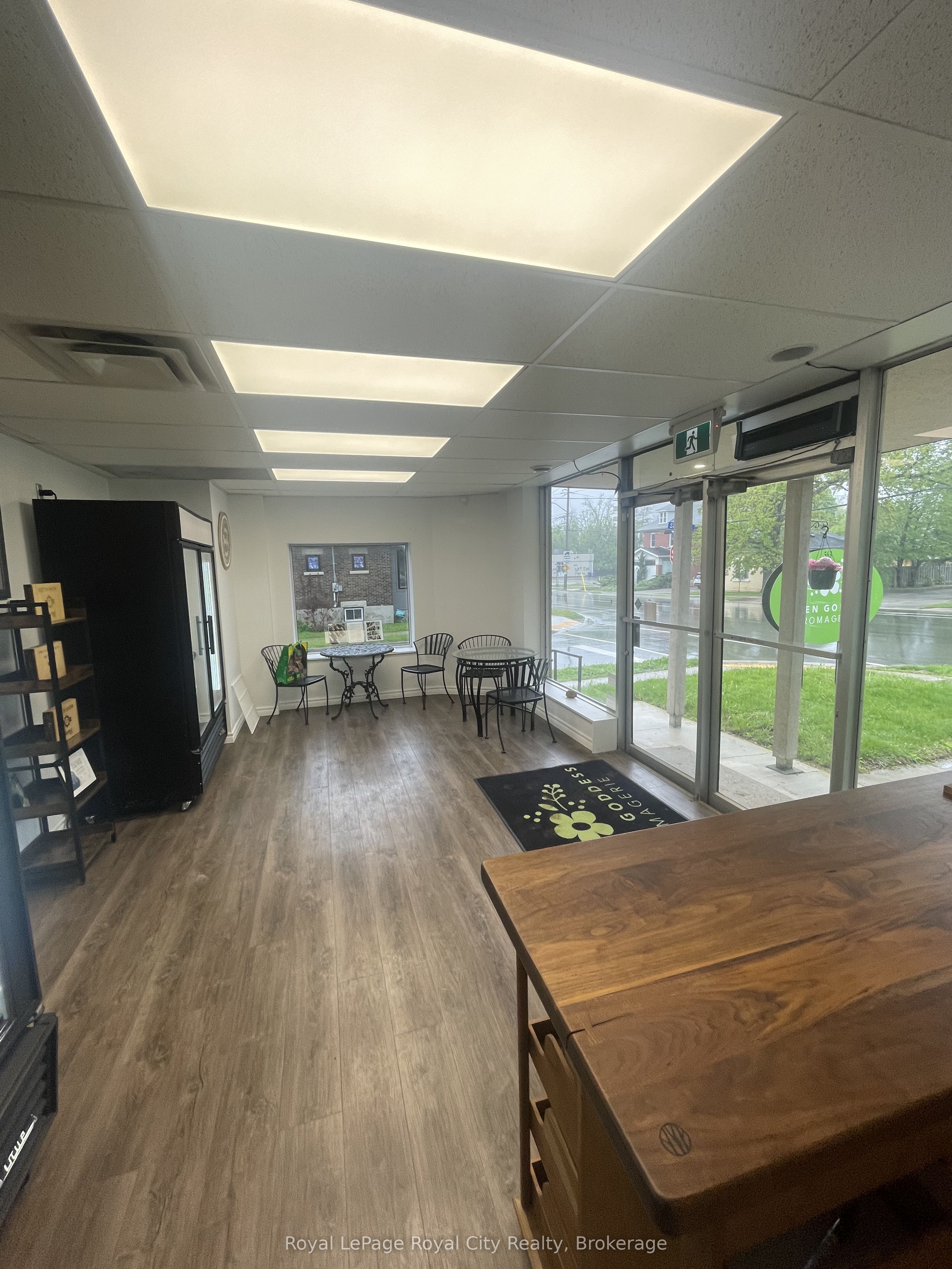 563 Woolwich Street Property Photo 4