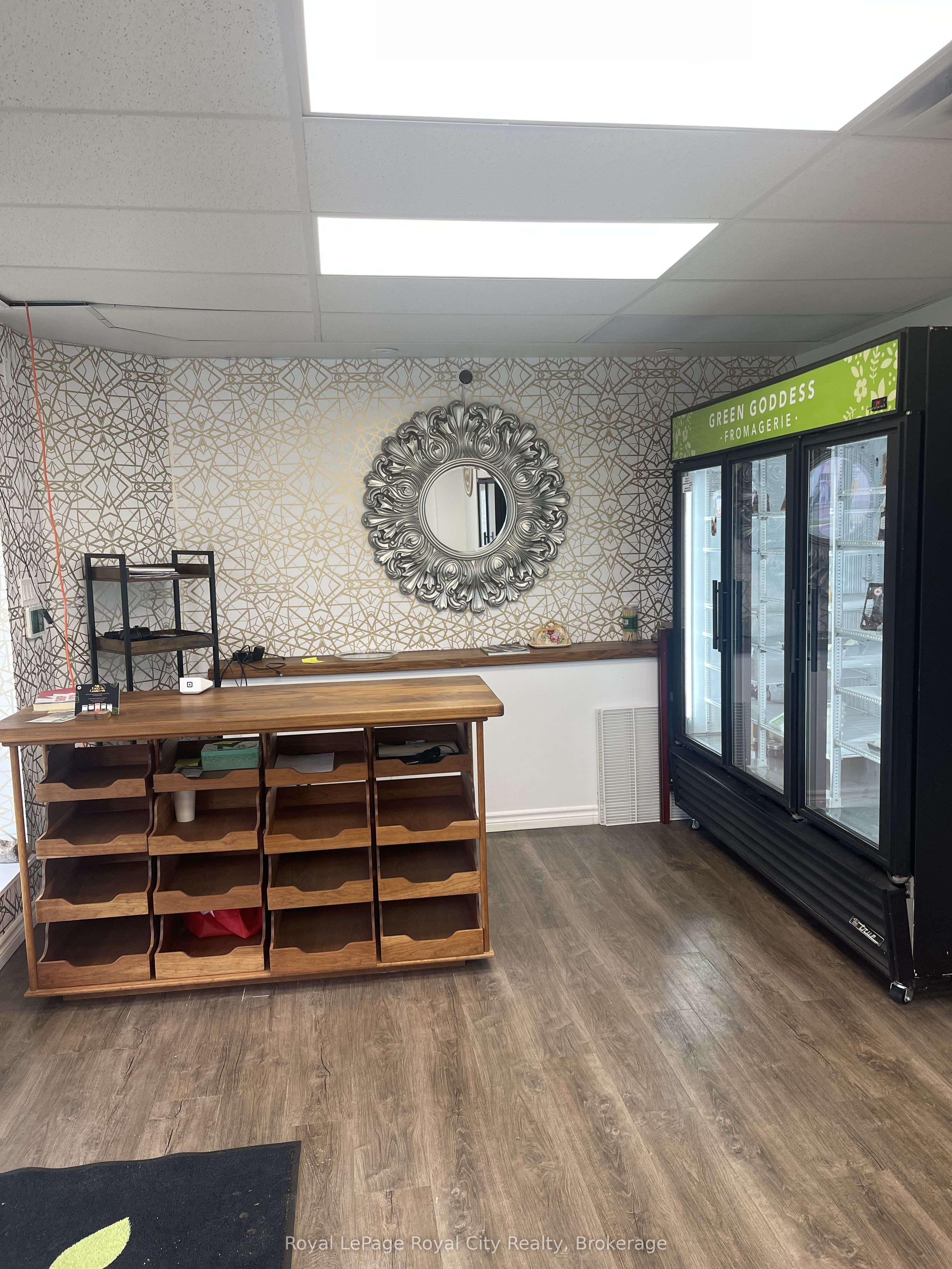 563 Woolwich Street Property Photo 5