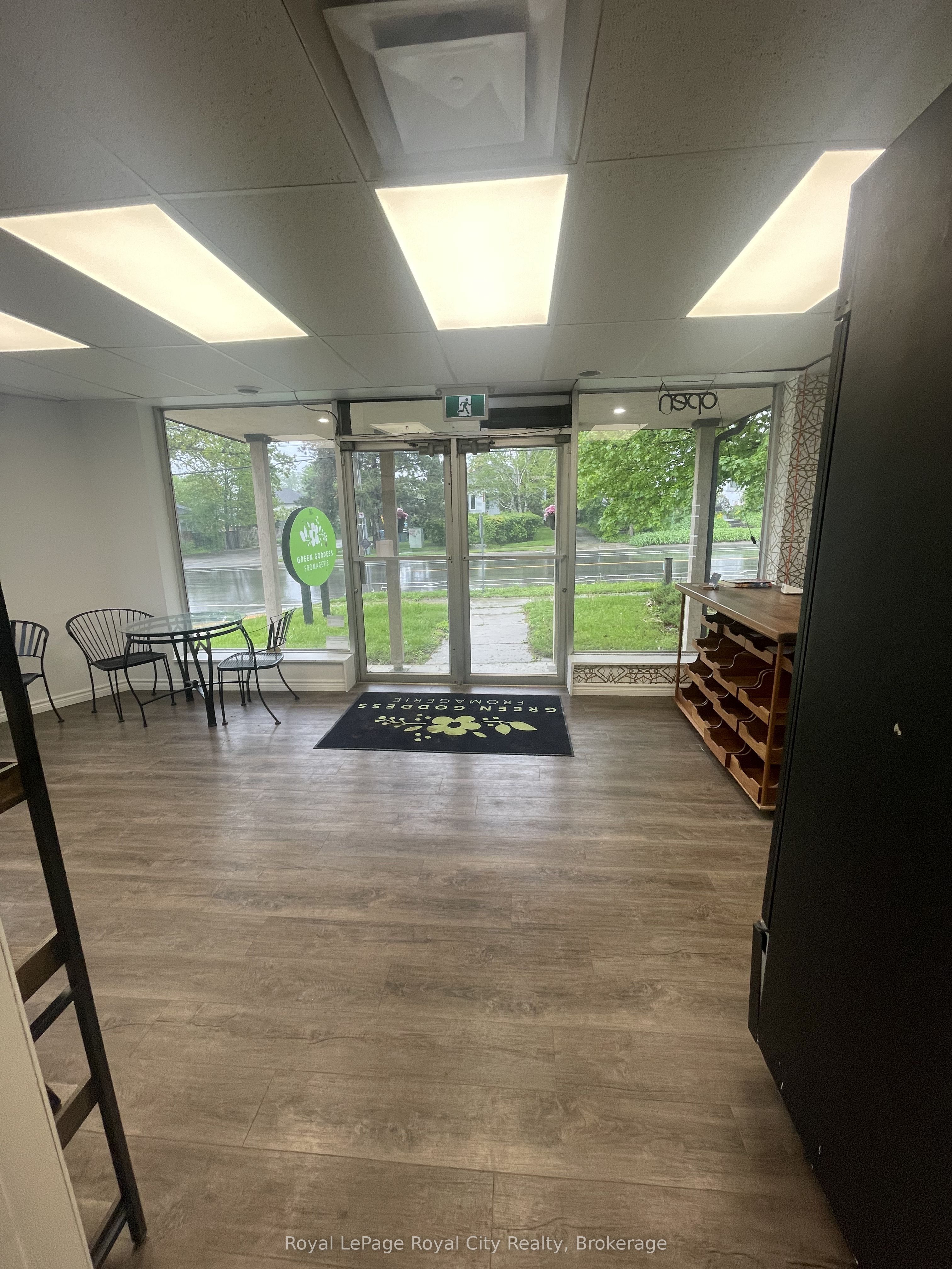 563 Woolwich Street Property Photo 7