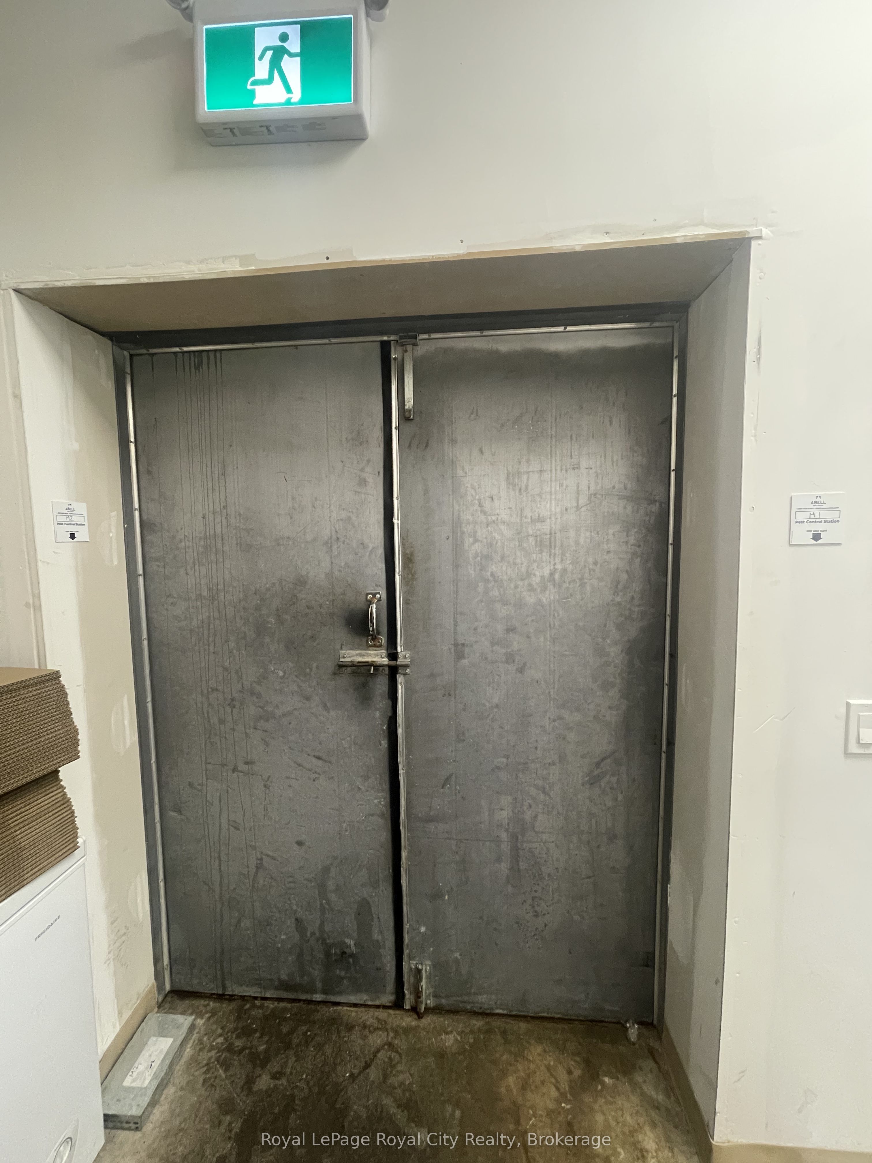 563 Woolwich Street Property Photo 13