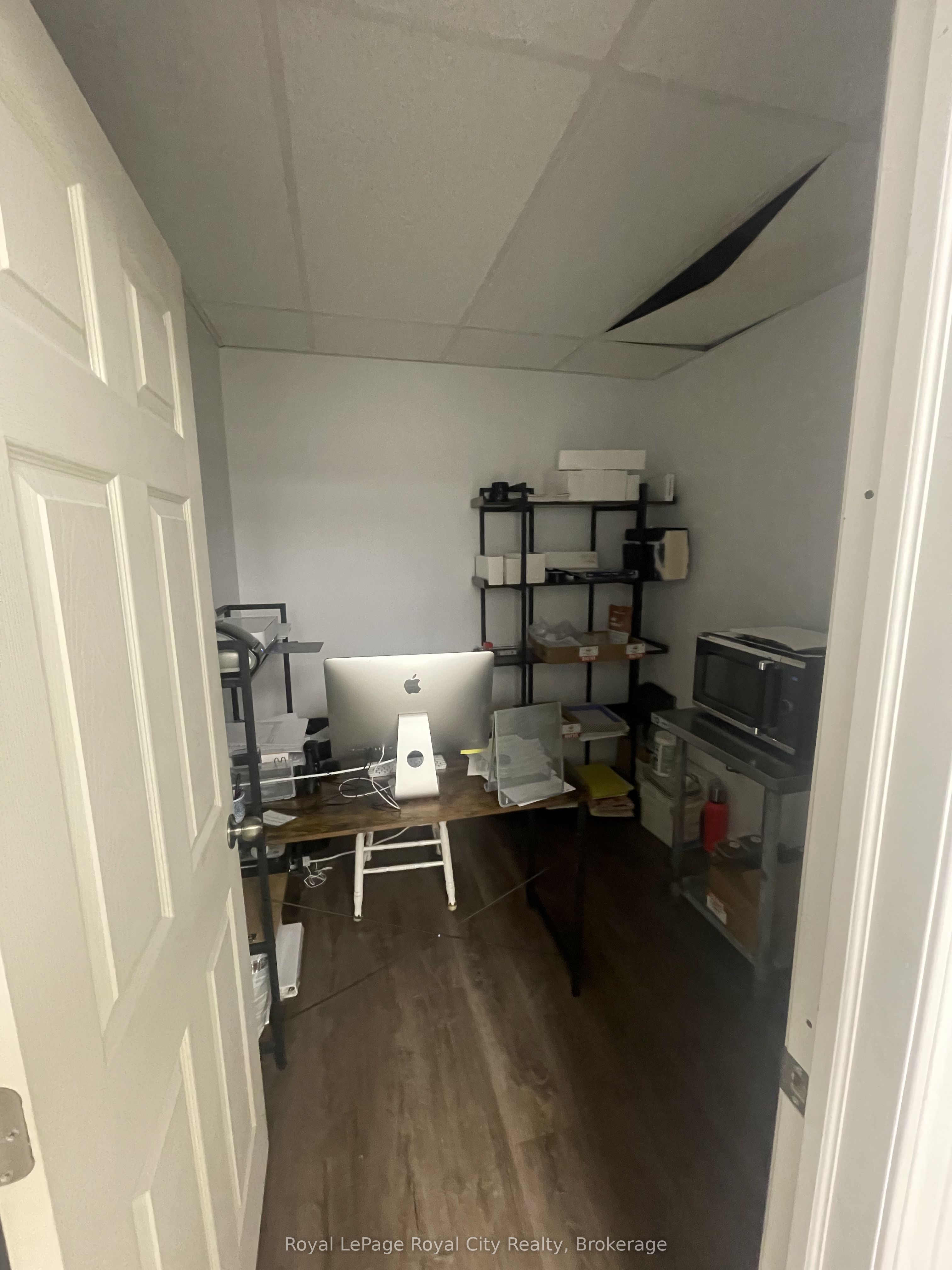 563 Woolwich Street Property Photo 16