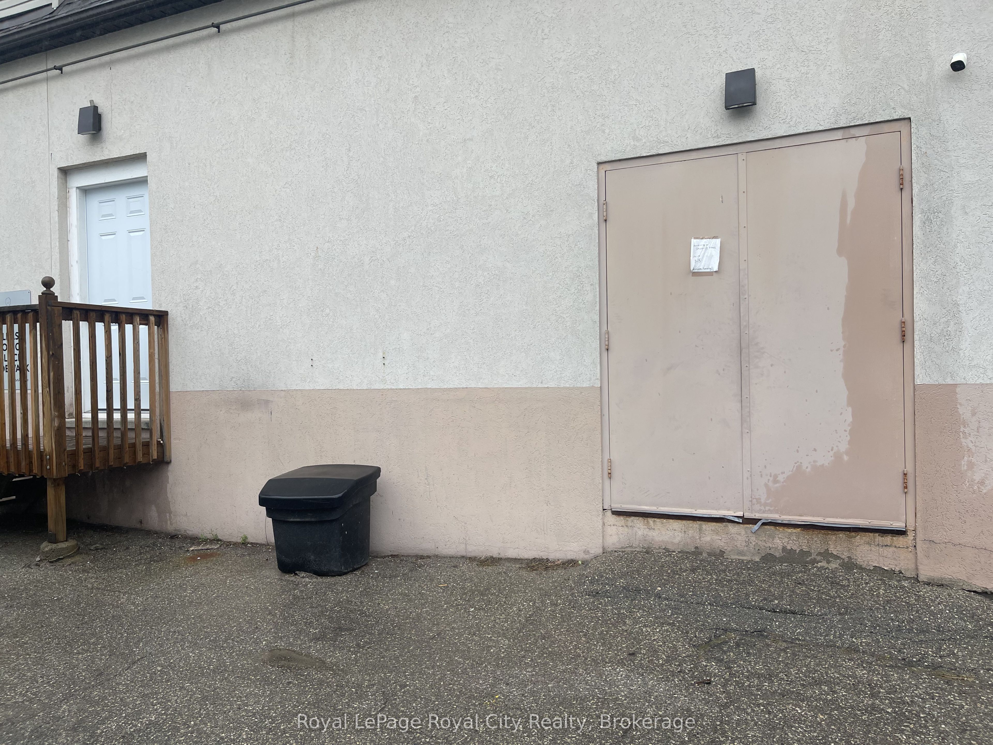 563 Woolwich Street Property Photo 18