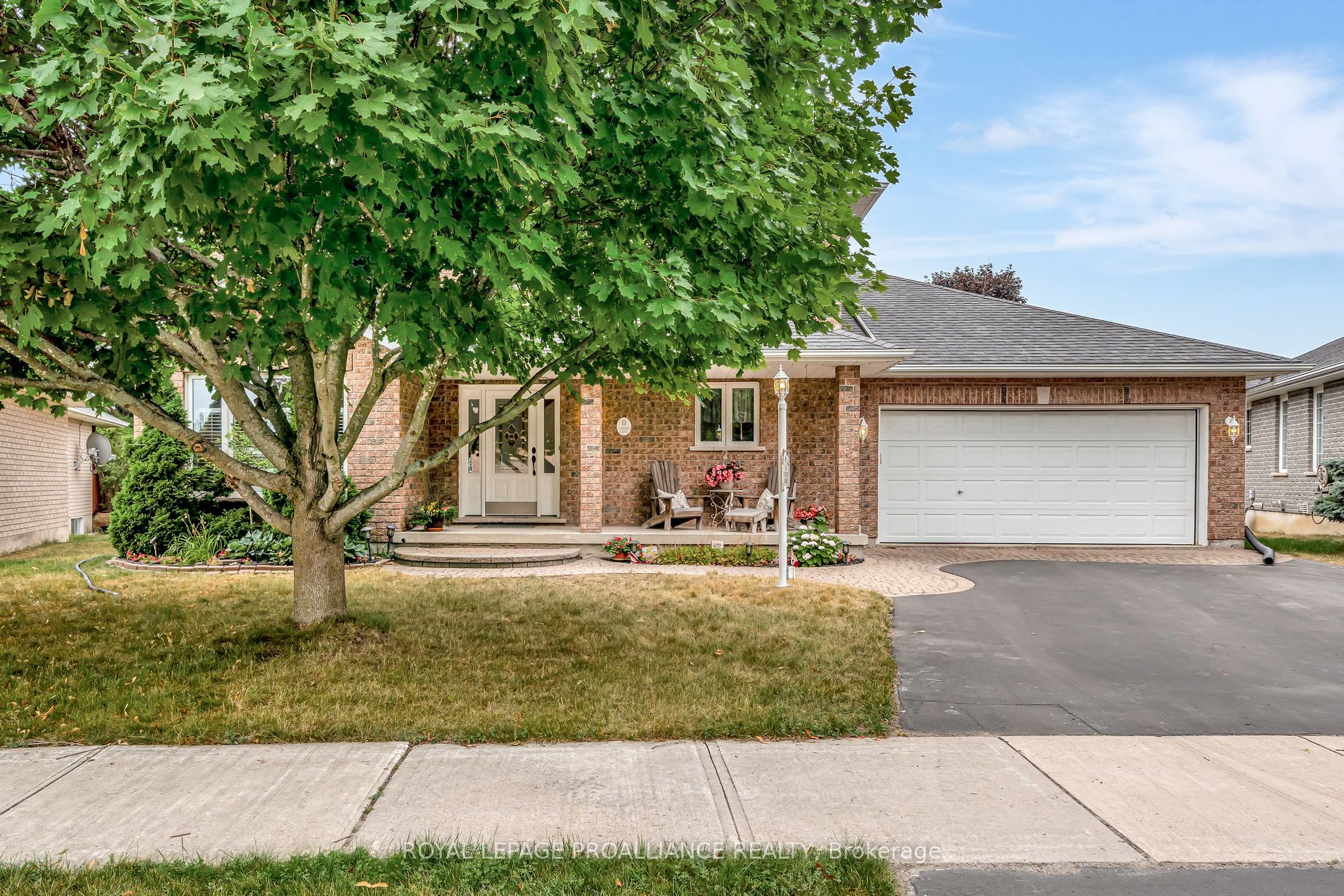 8 Linden Ln Property Photo 1