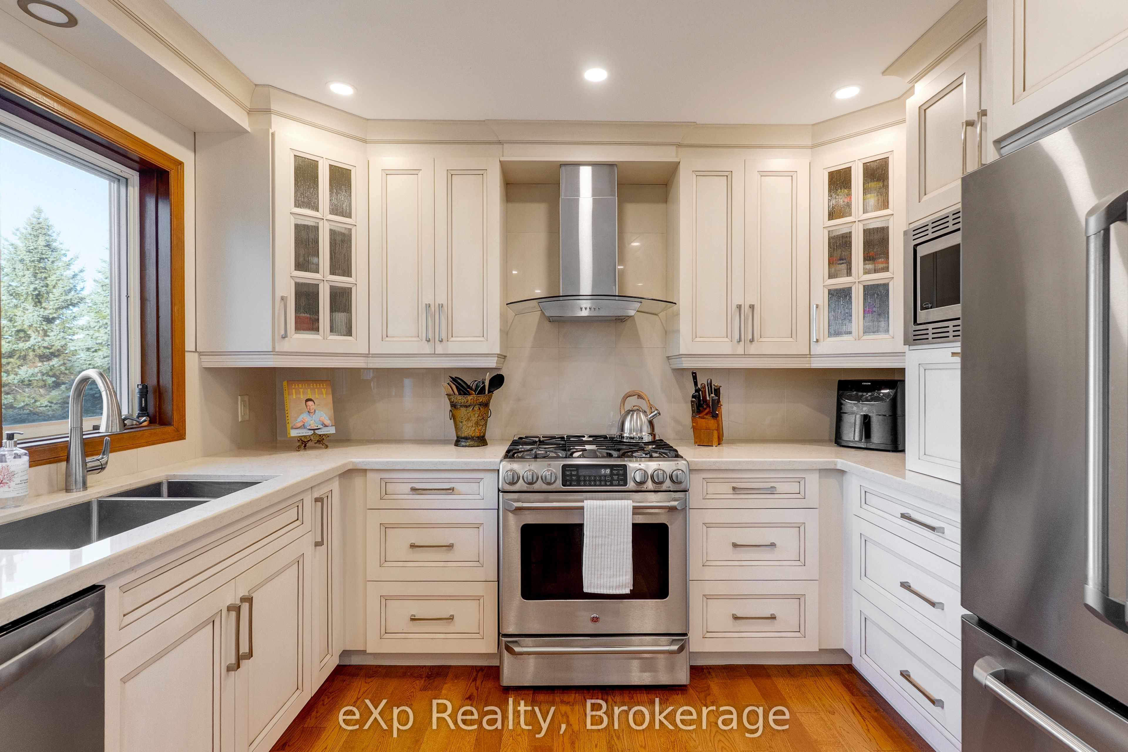 898 Roderick Avenue Property Photo 7