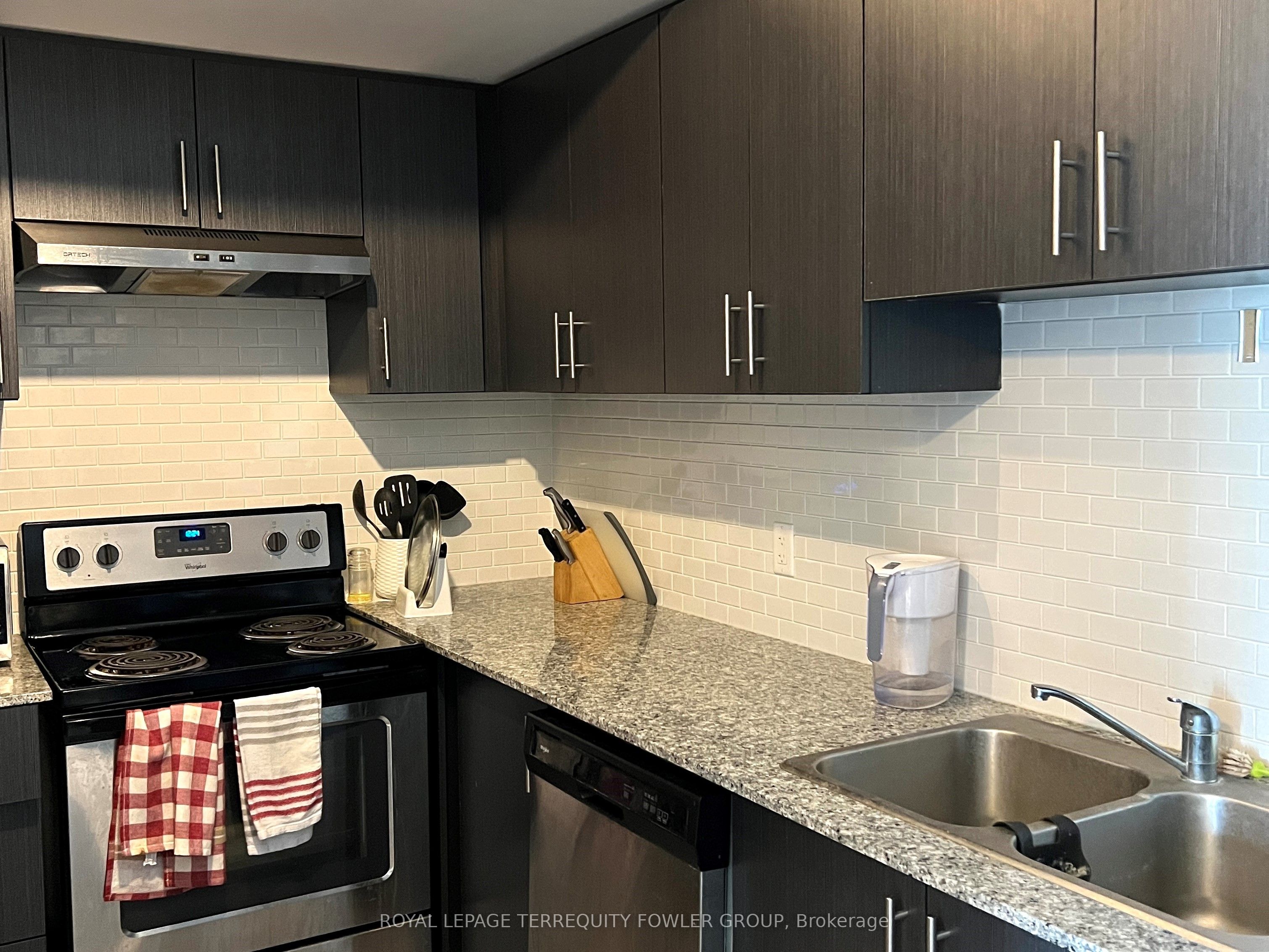 275 Larch Street 606 Property Photo 6