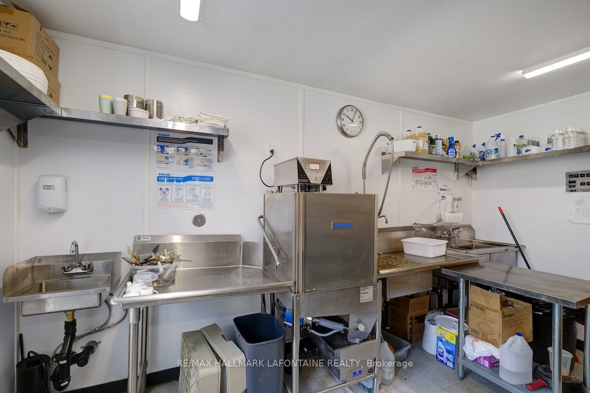 100 Gore St E Property Photo 21