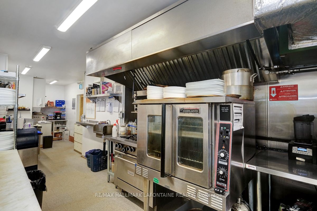 100 Gore St E Property Photo 23