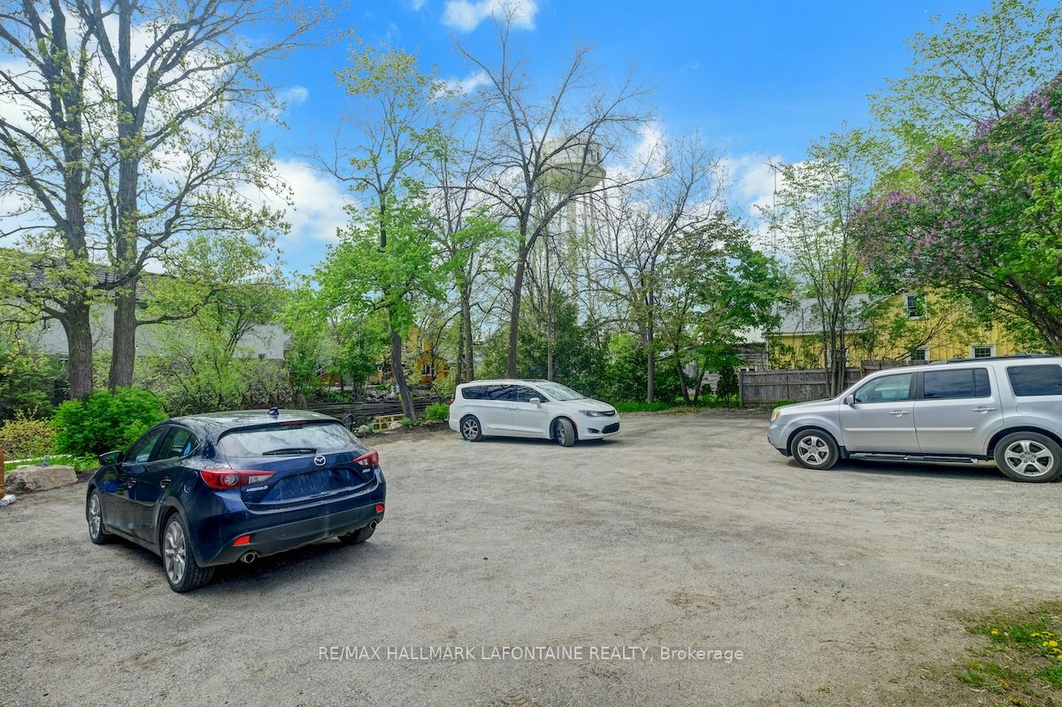 100 Gore St E Property Photo 44