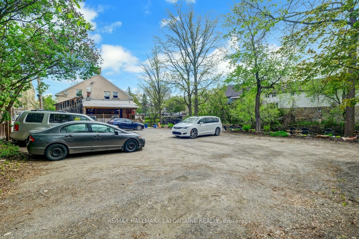 100 Gore St E Property Photo 45