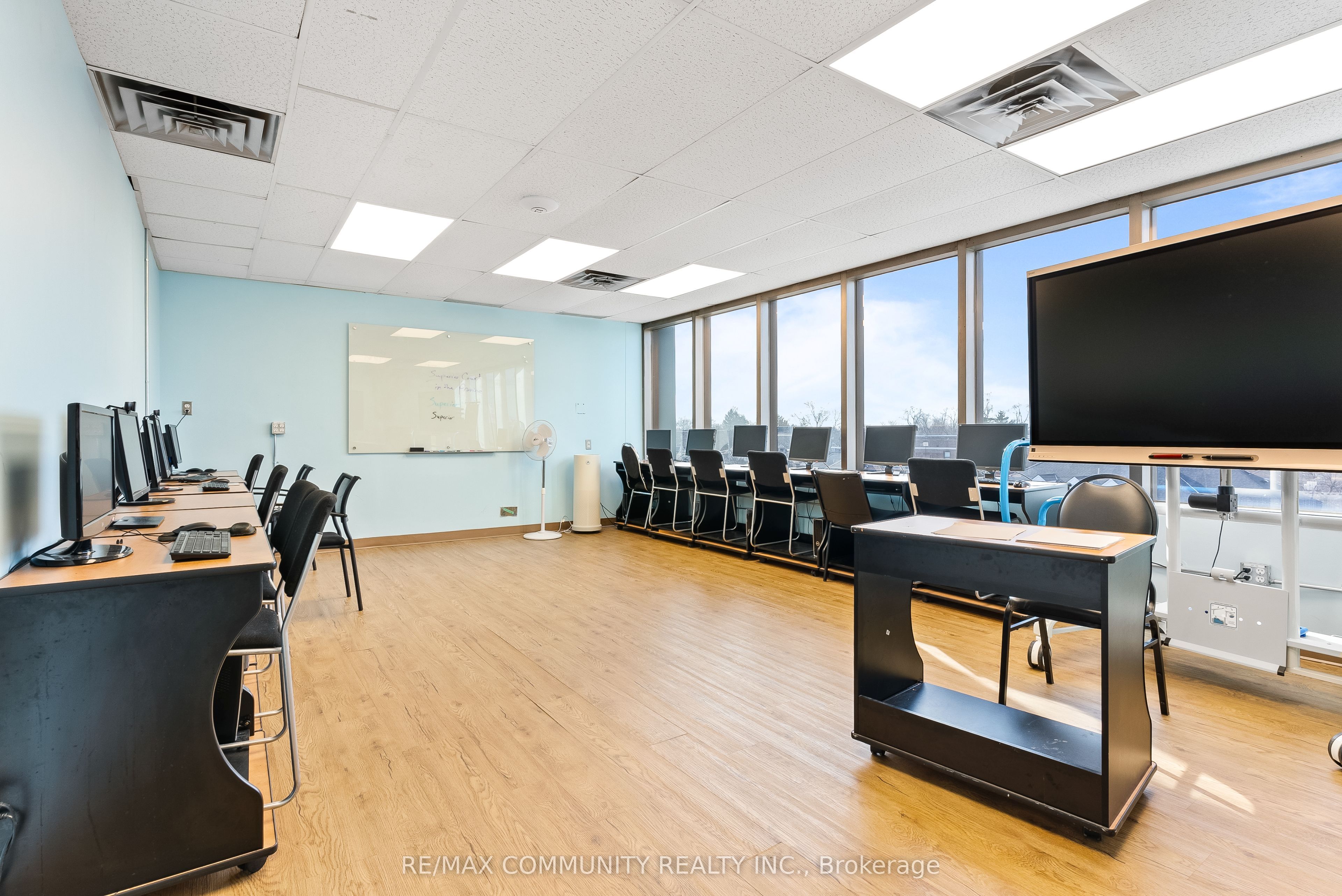 1378 Ouellette Avenue Property Photo 7