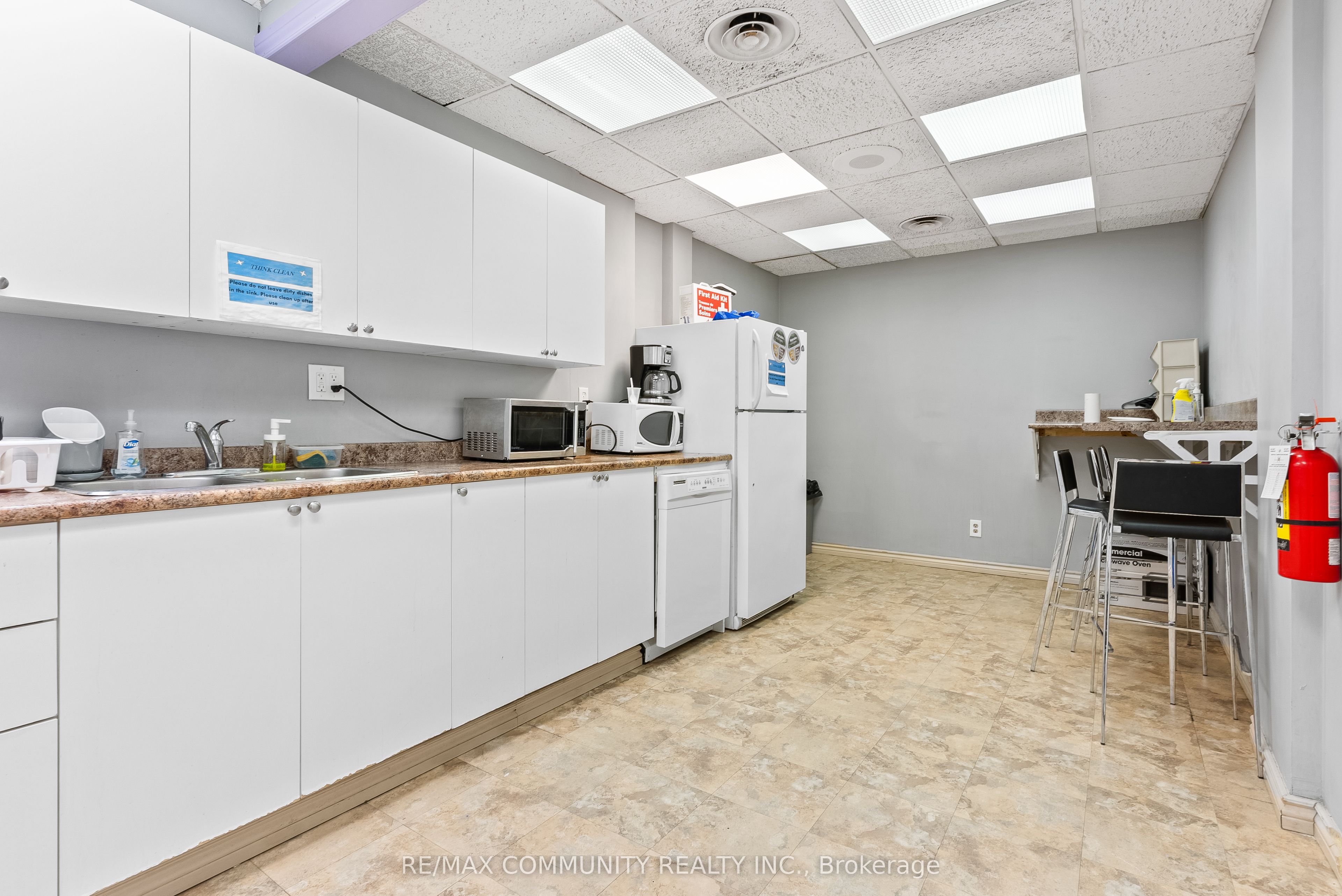 1378 Ouellette Avenue Property Photo 8