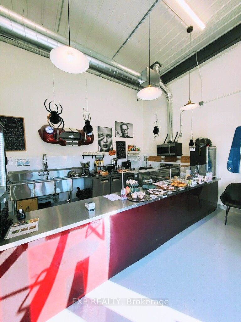 3392 Wonderland Road S Property Photo 3