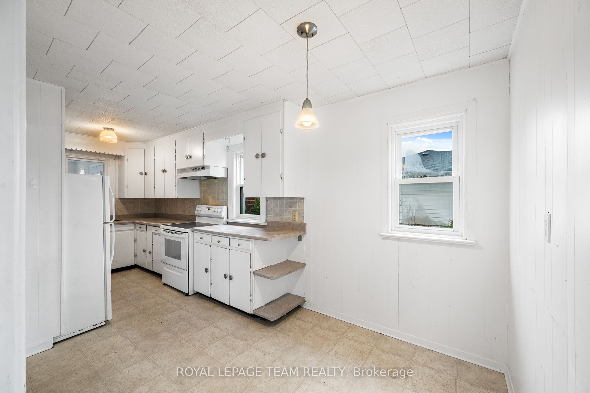 266 Daniel St S Property Photo 9