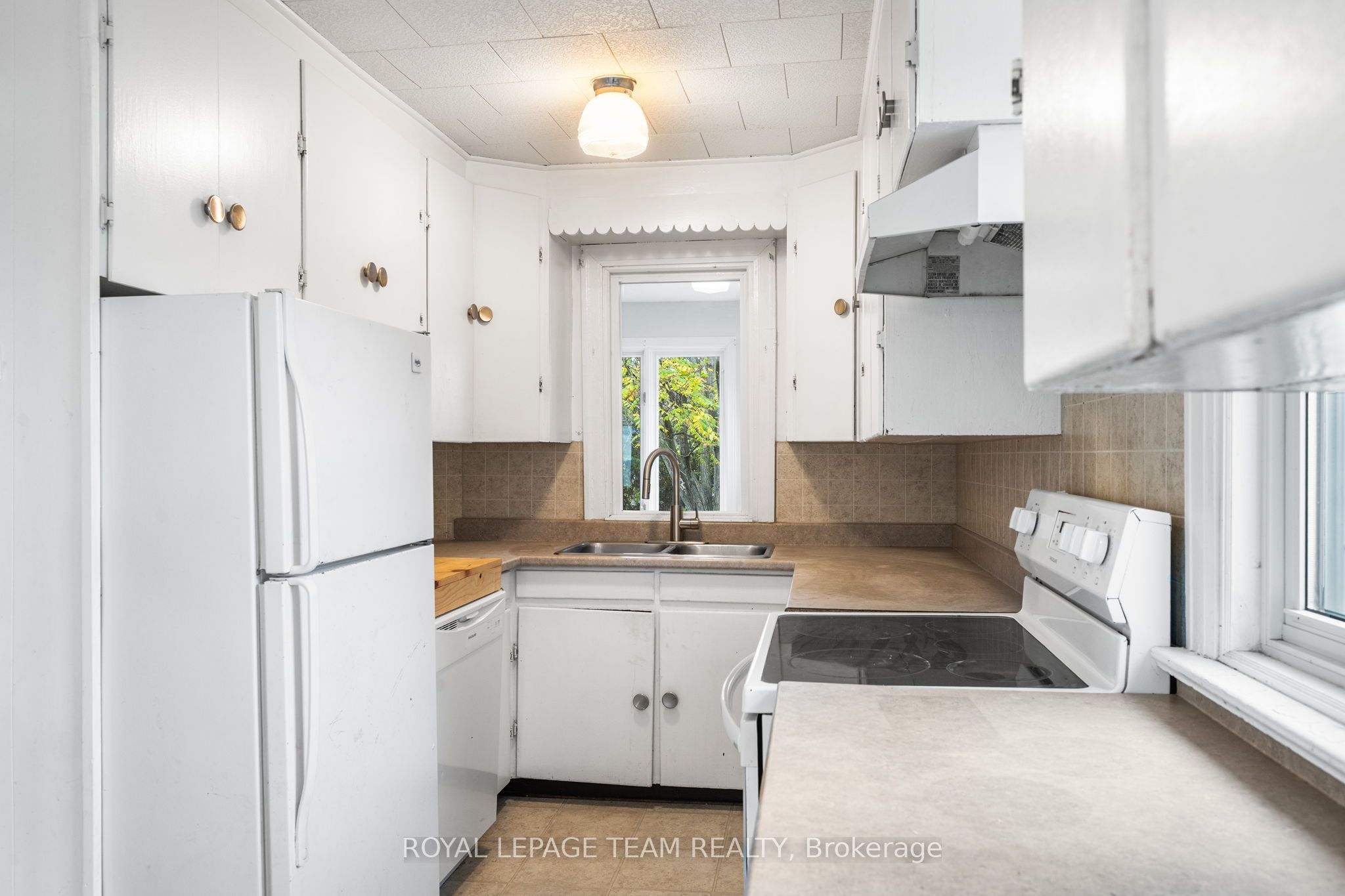 266 Daniel St S Property Photo 11