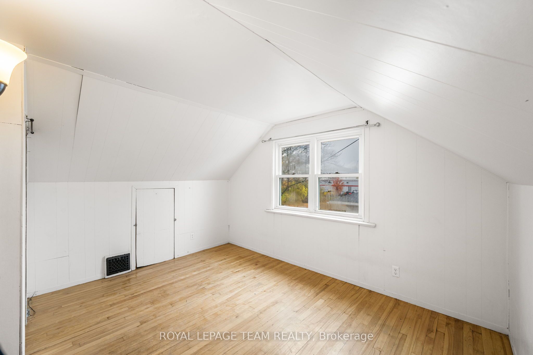 266 Daniel St S Property Photo 33