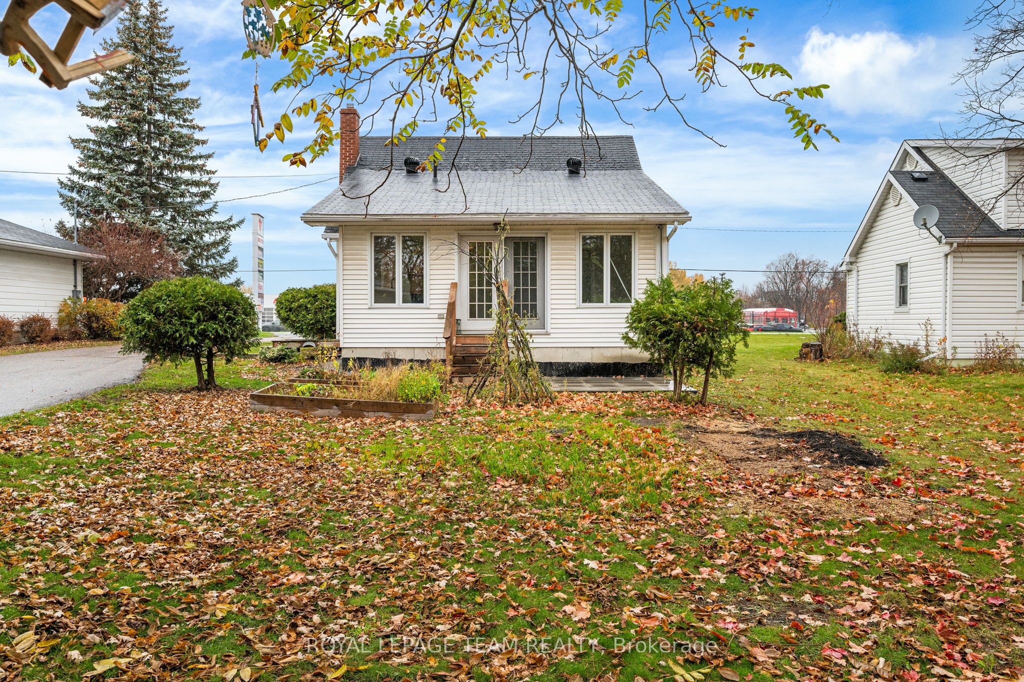 266 Daniel St S Property Photo 37