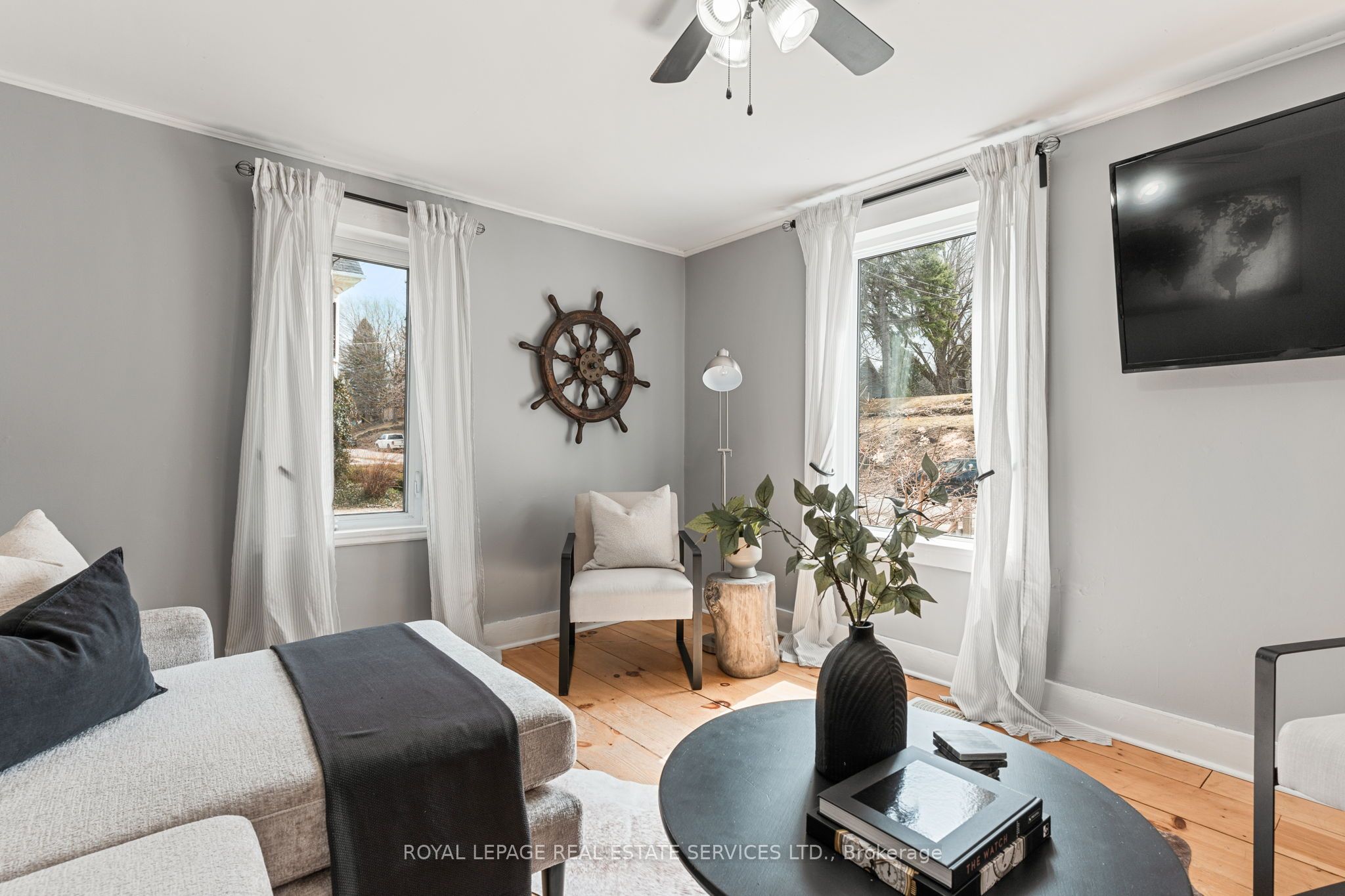 24 Louisa Street W Property Photo 3