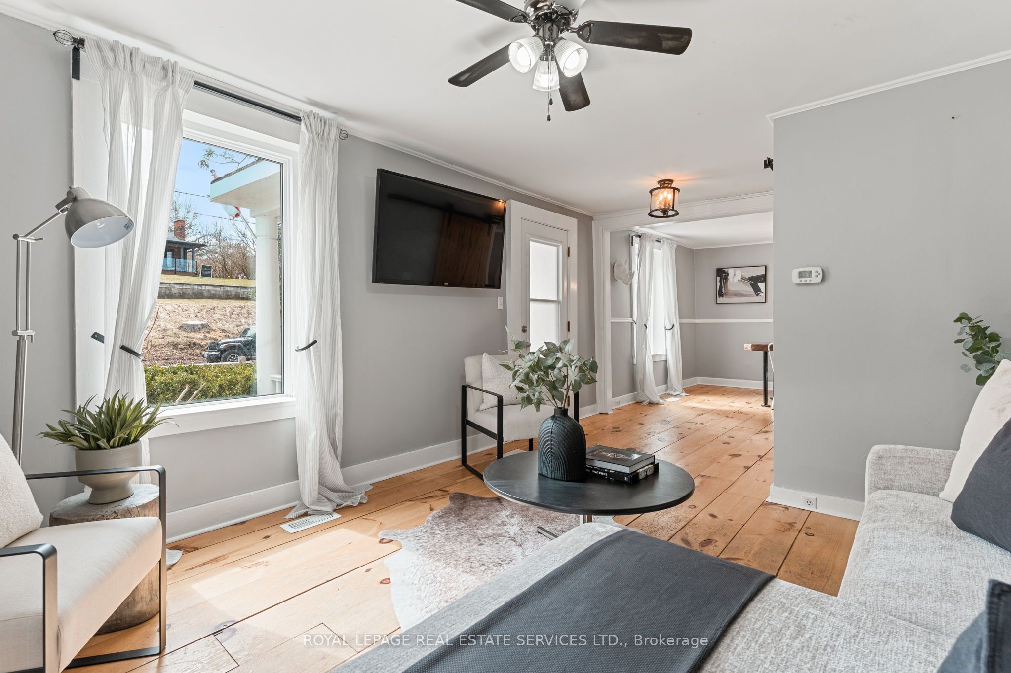 24 Louisa Street W Property Photo 4