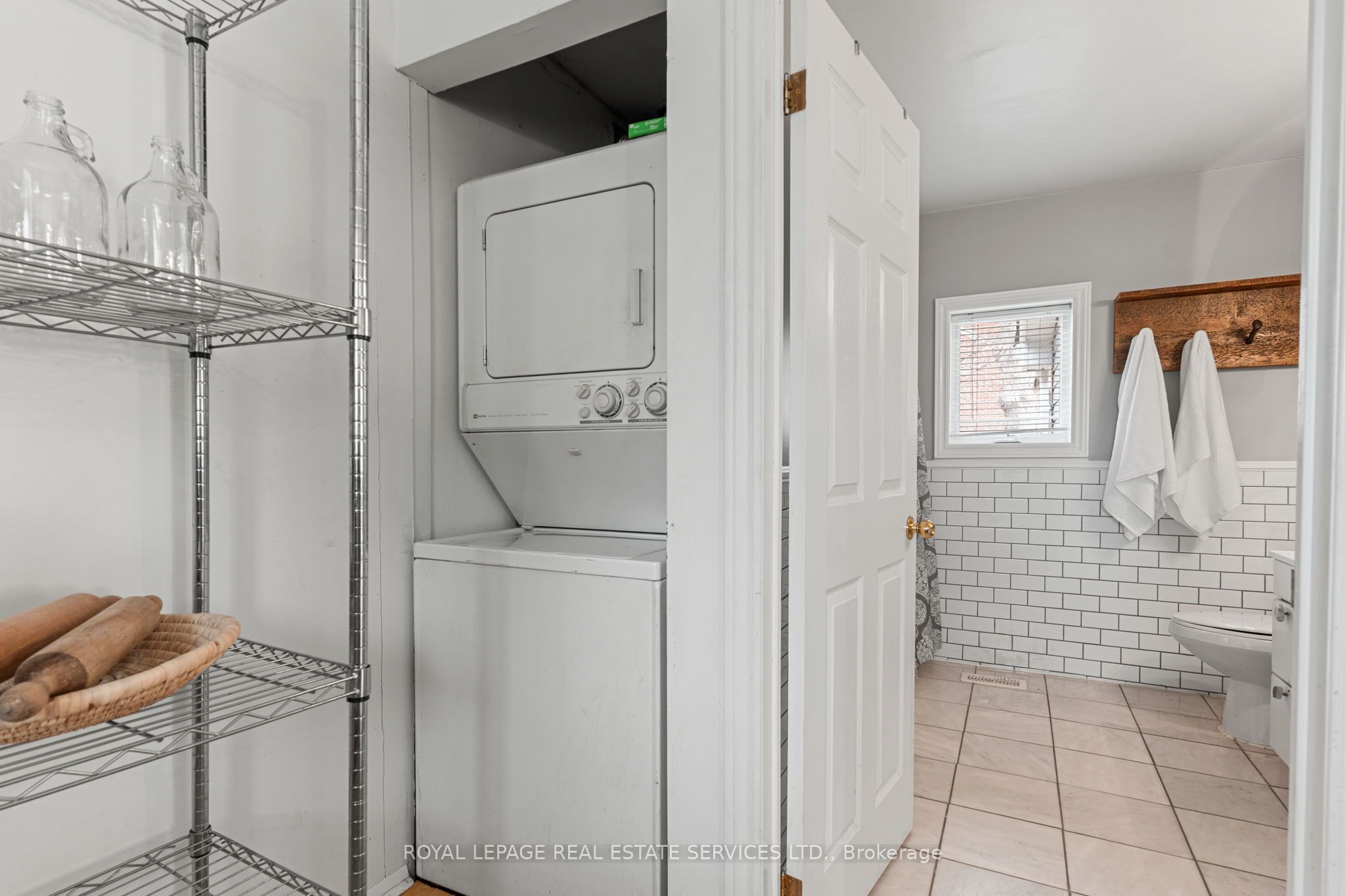 24 Louisa Street W Property Photo 9