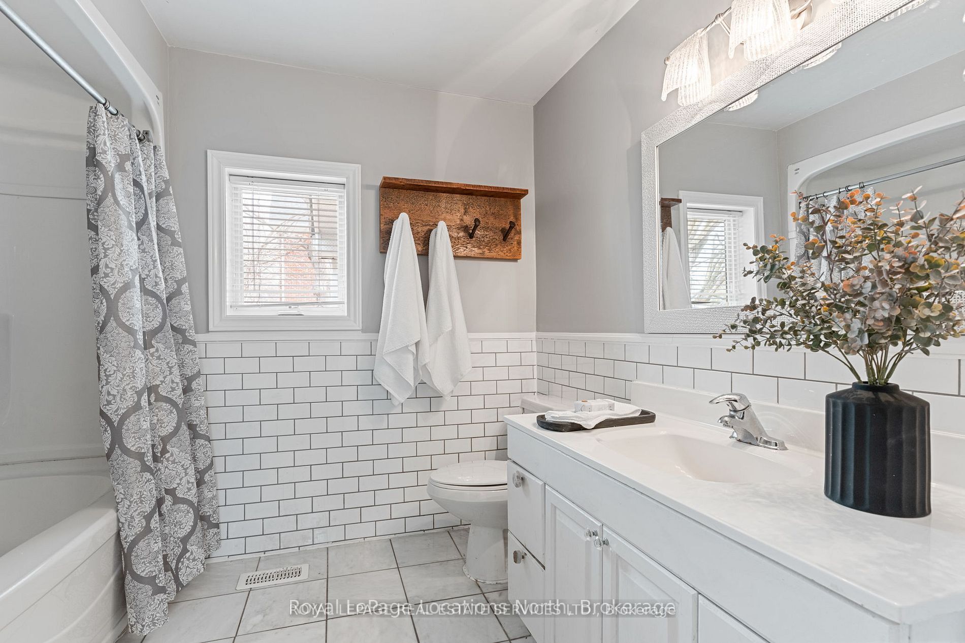 24 Louisa Street W Property Photo 10