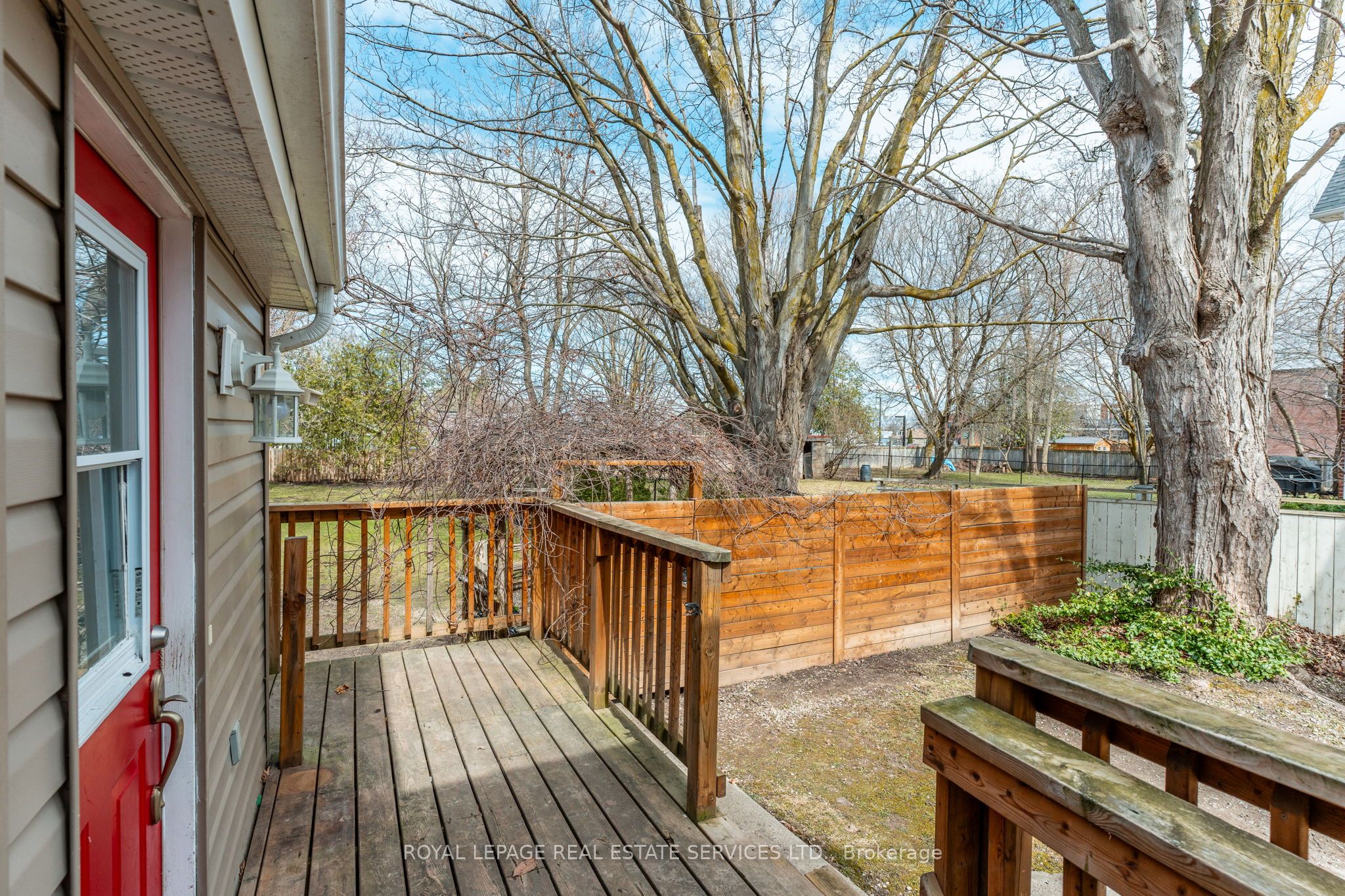 24 Louisa Street W Property Photo 14