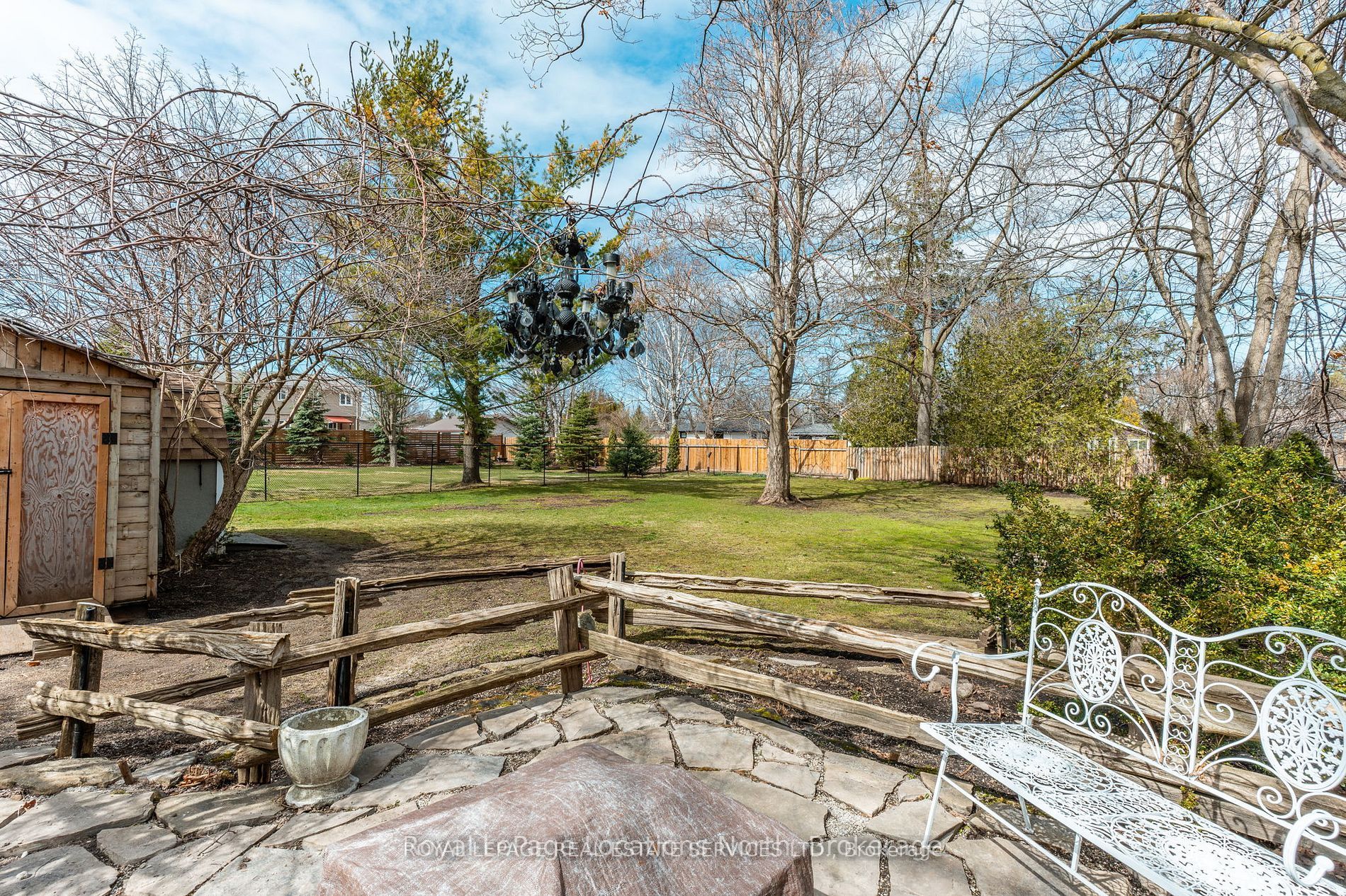 24 Louisa Street W Property Photo 15