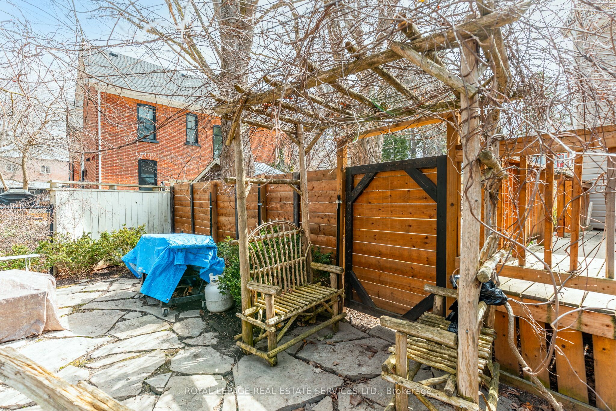 24 Louisa Street W Property Photo 17