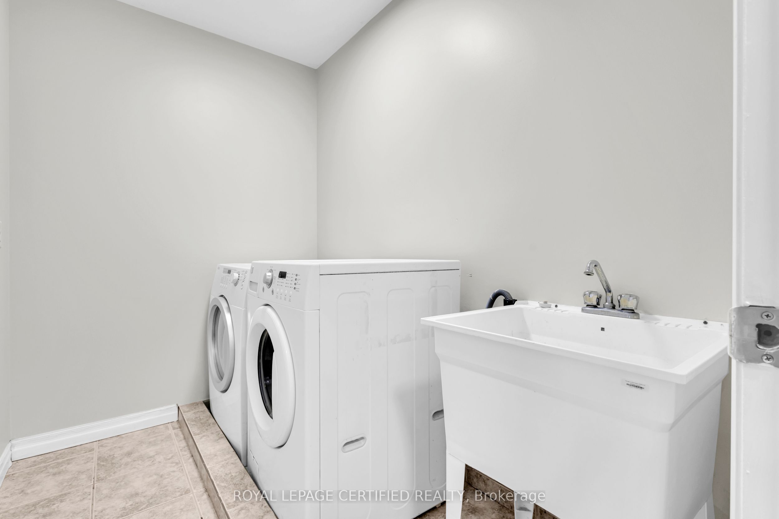 140 Windflower Drive Property Photo 23