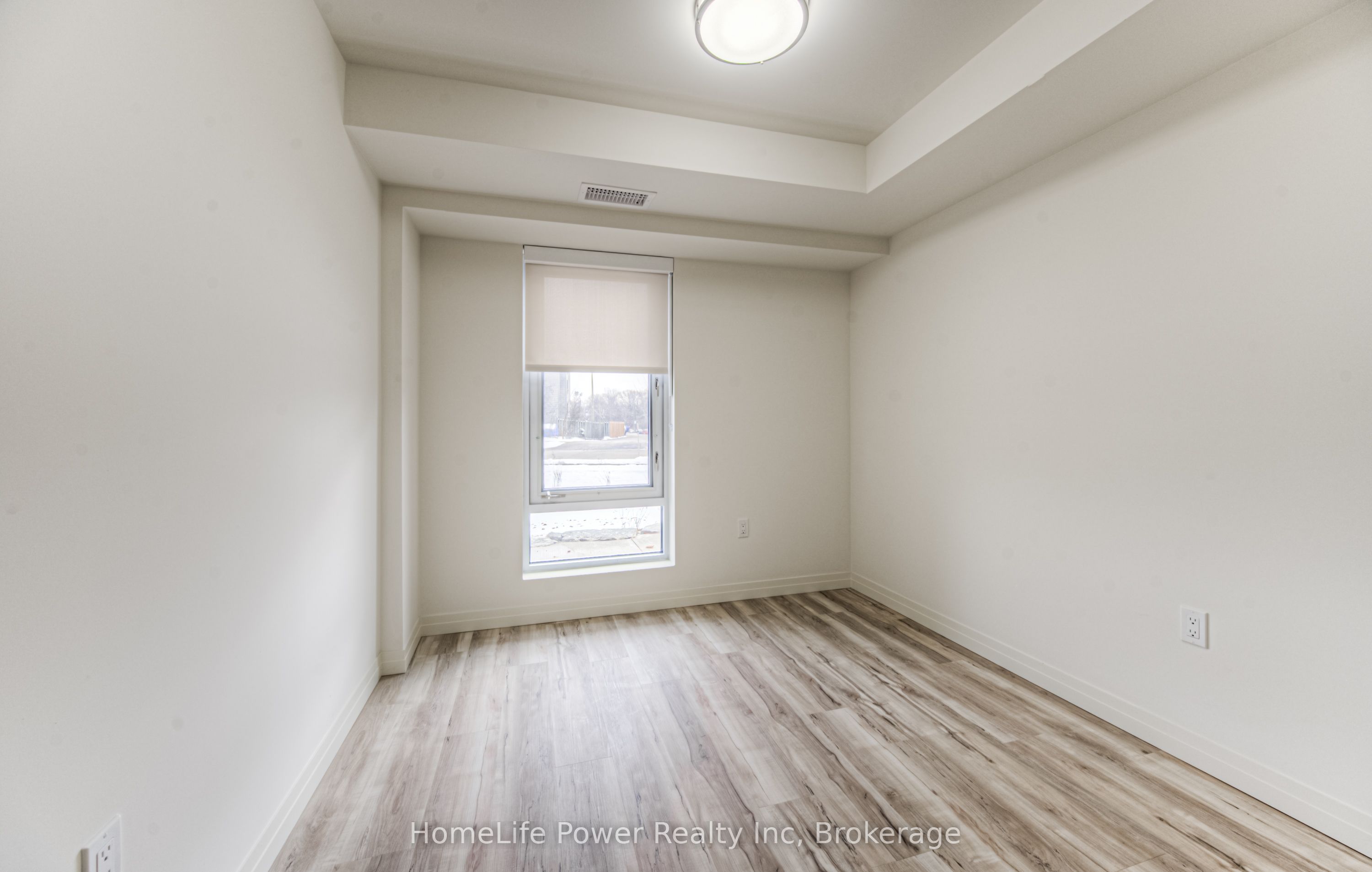 301 Westmount Rd E Property Photo 8