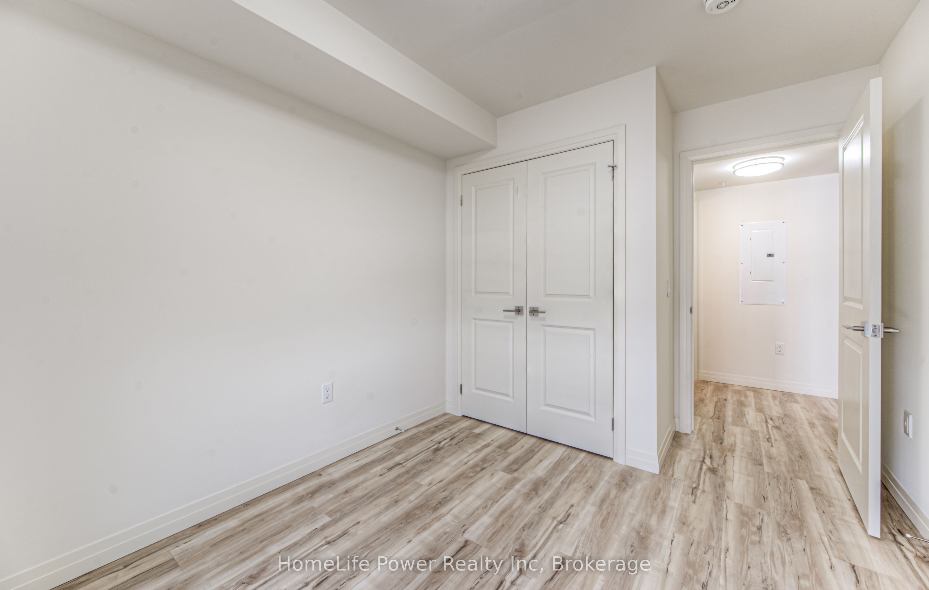 301 Westmount Rd E Property Photo 9