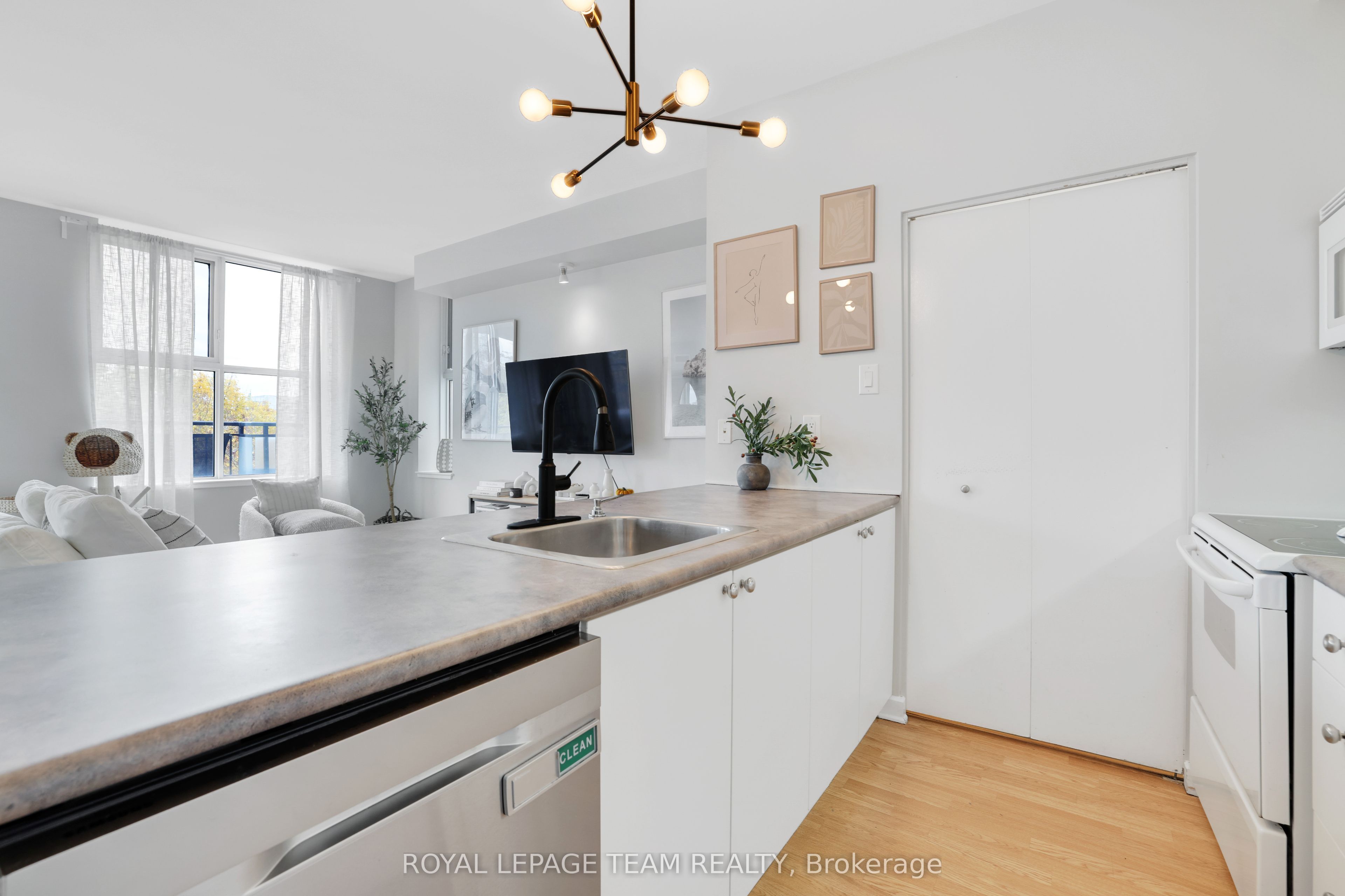 150 Caroline Avenue 201 Property Photo 10