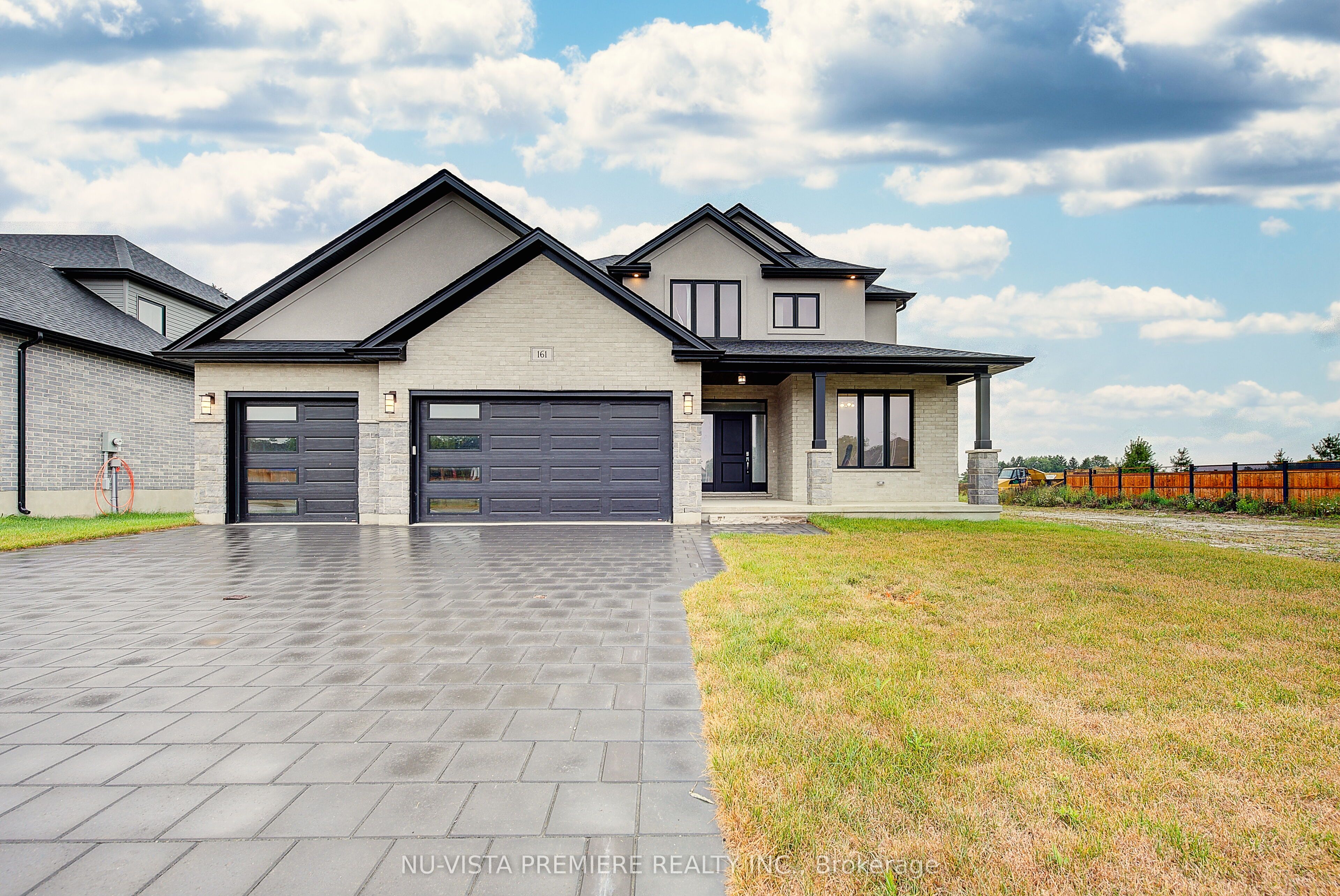 165 Mcleod St Property Photo 1