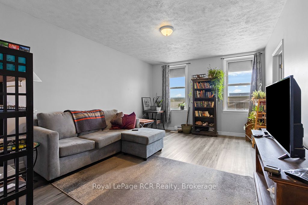 260/248 N Garafraxa Street N Property Photo 28