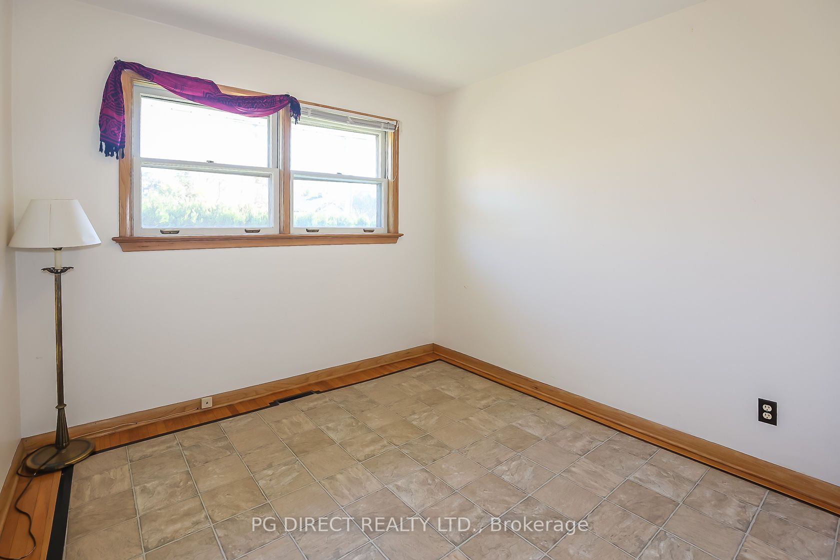 557 Mississagua Street Property Photo 9