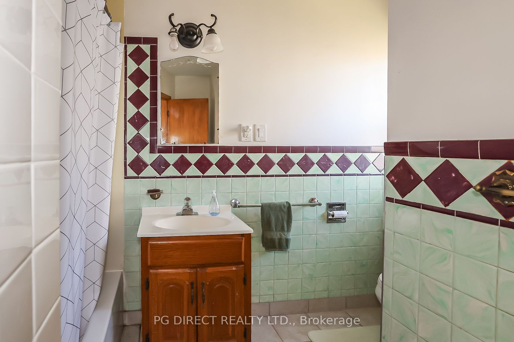 557 Mississagua Street Property Photo 10