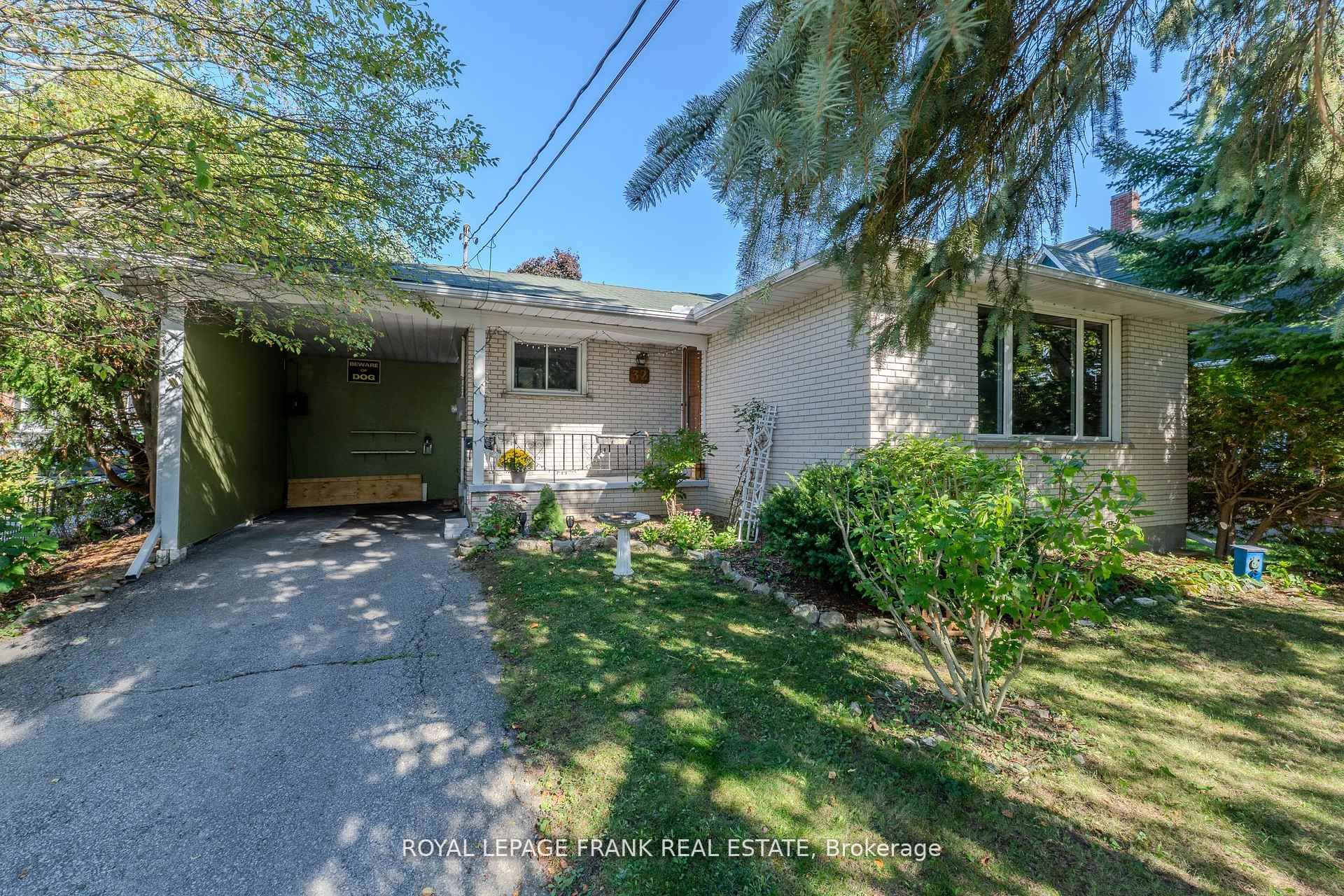 32 Melbourne Street E Property Photo 1