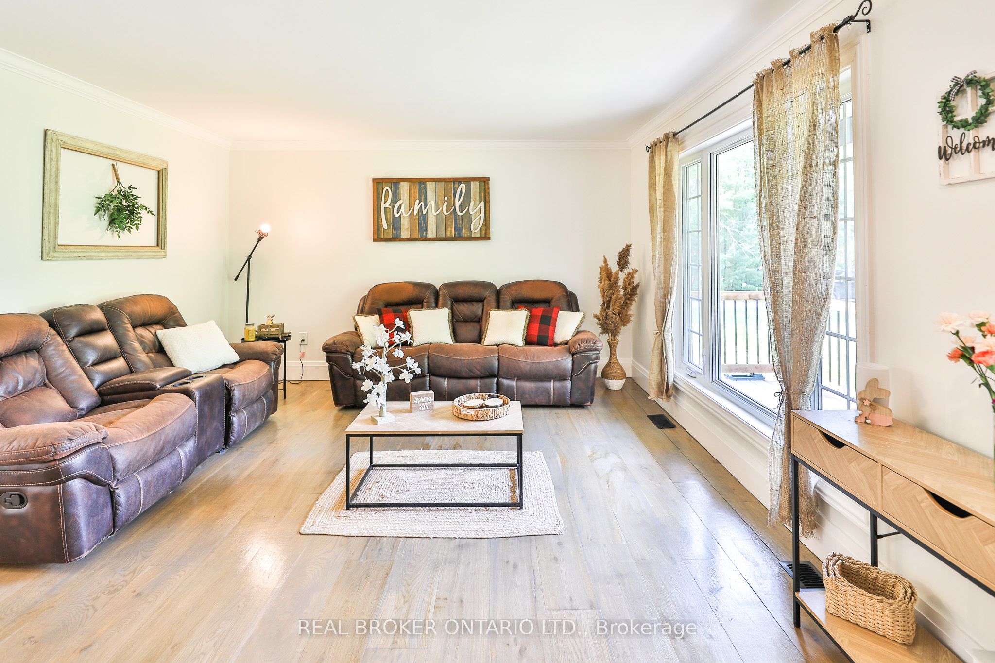 8 Benjamin Lane Property Photo 6