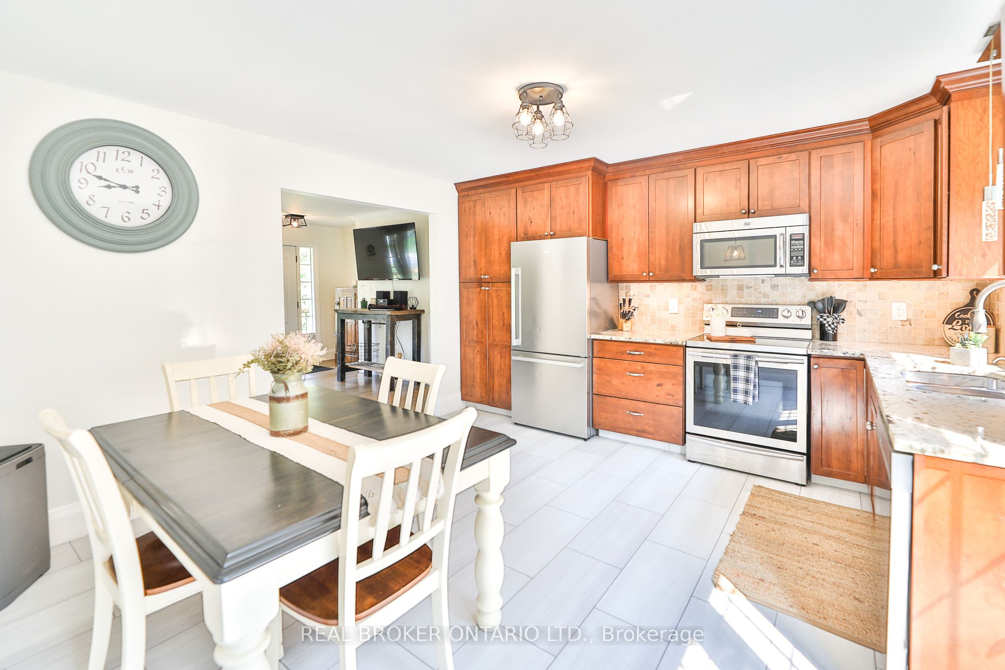 8 Benjamin Lane Property Photo 8