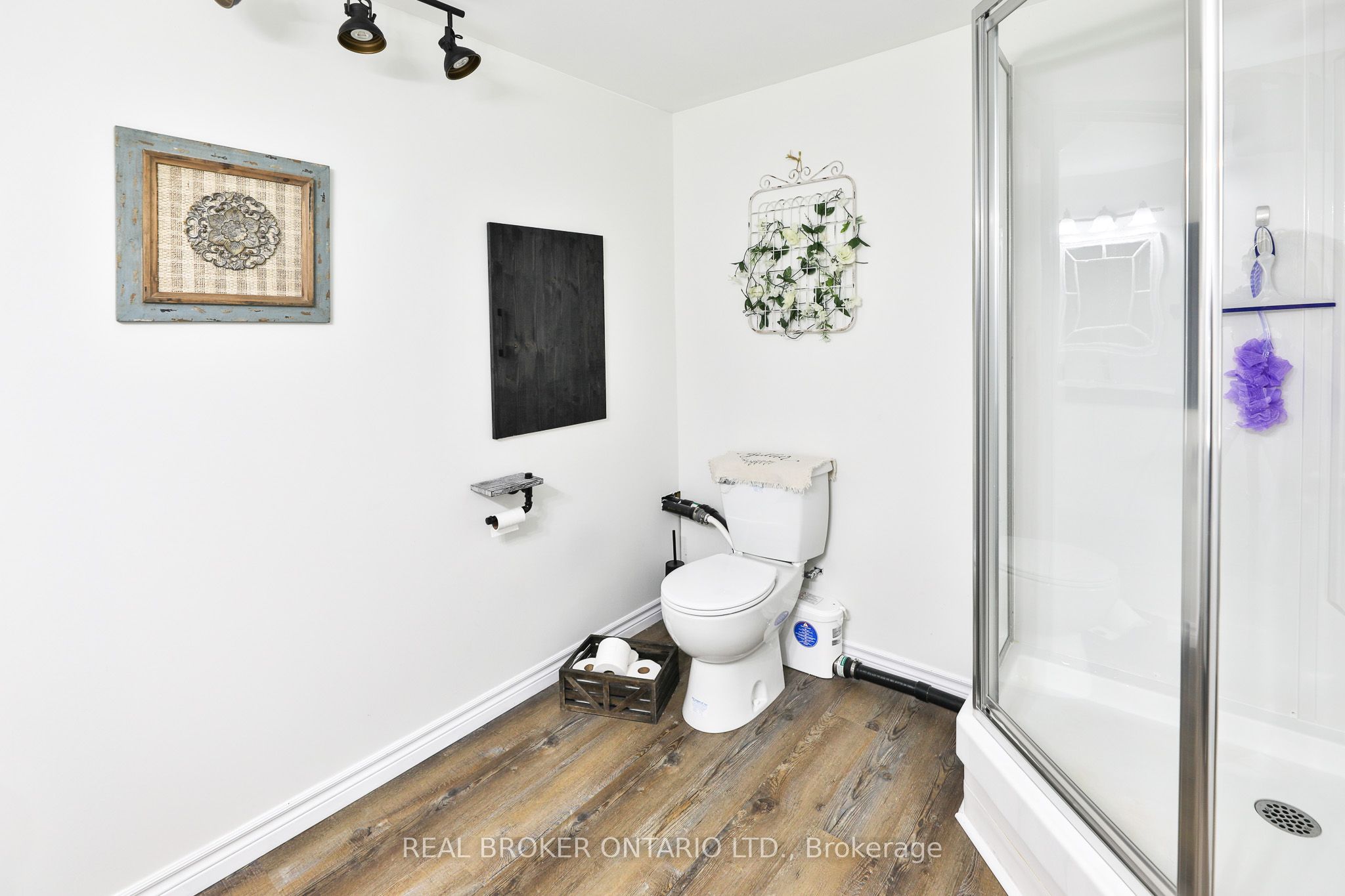 8 Benjamin Lane Property Photo 21