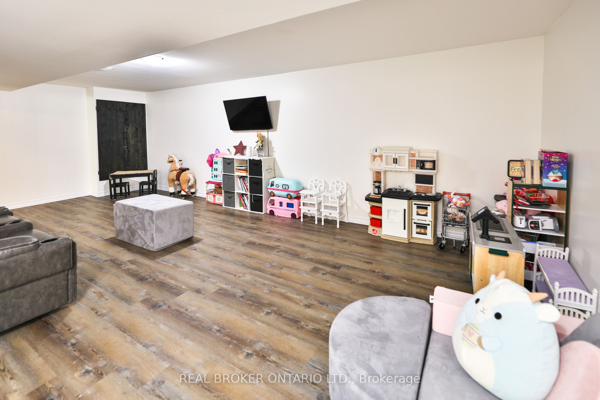 8 Benjamin Lane Property Photo 24