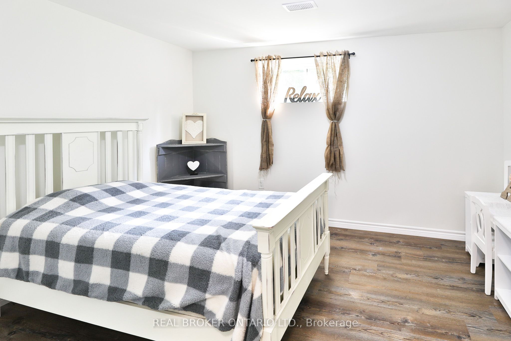 8 Benjamin Lane Property Photo 27