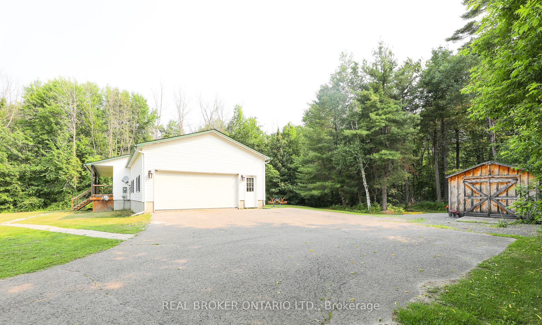 8 Benjamin Lane Property Photo 28