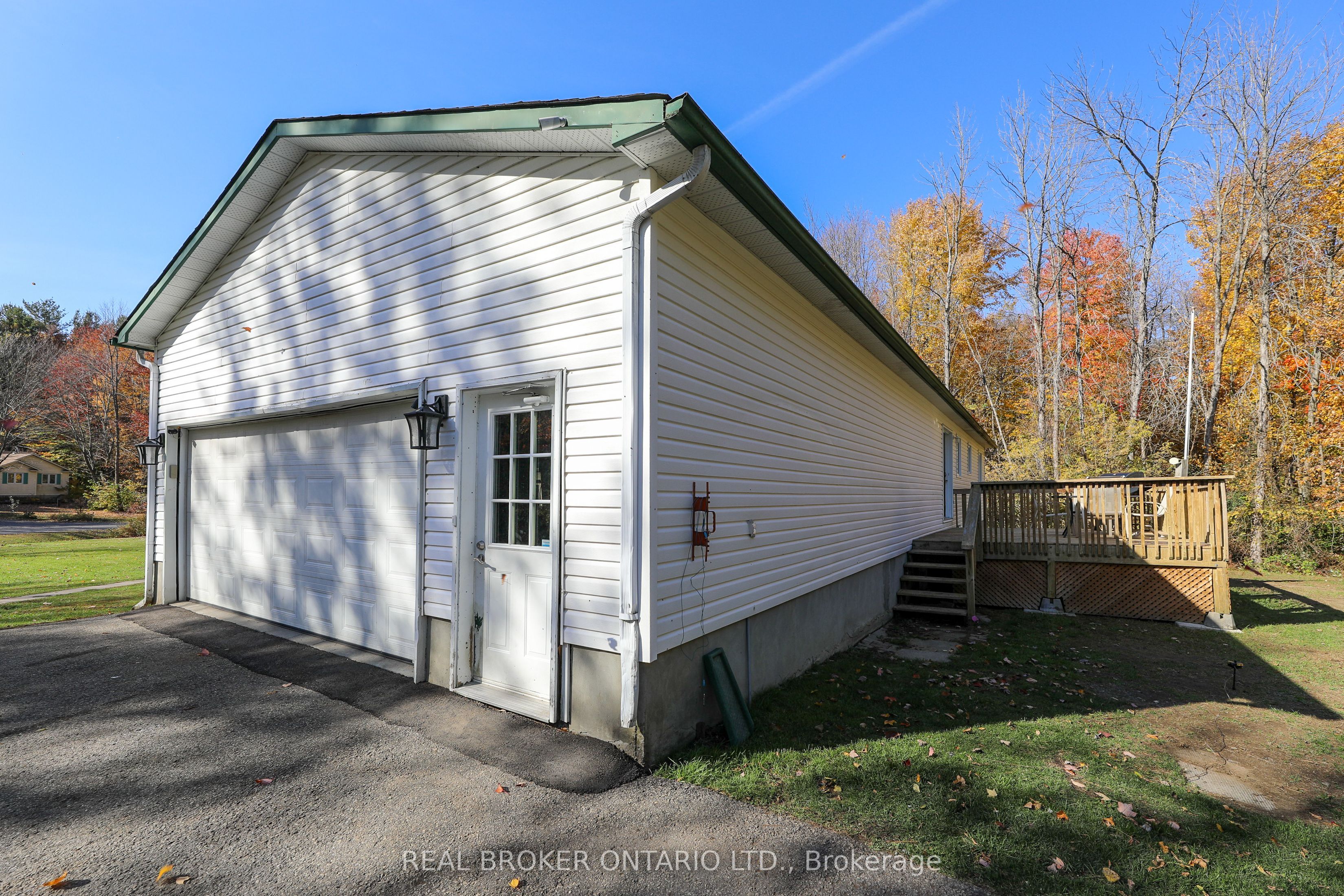 8 Benjamin Lane Property Photo 29